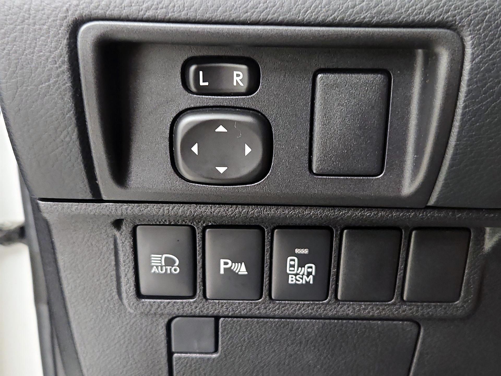 Thumbnail: 2016 Lexus ES - 13