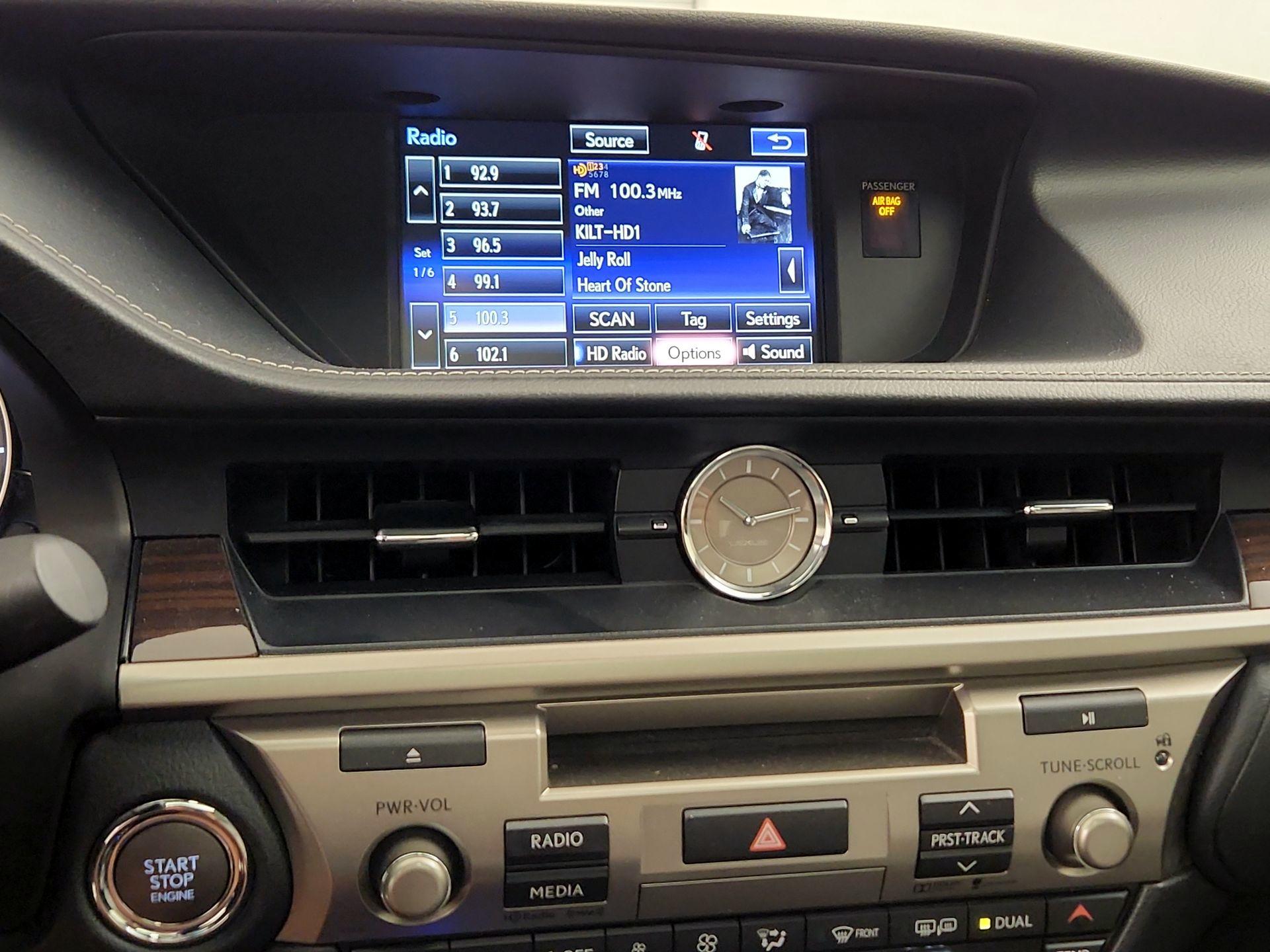Thumbnail: 2016 Lexus ES - 16