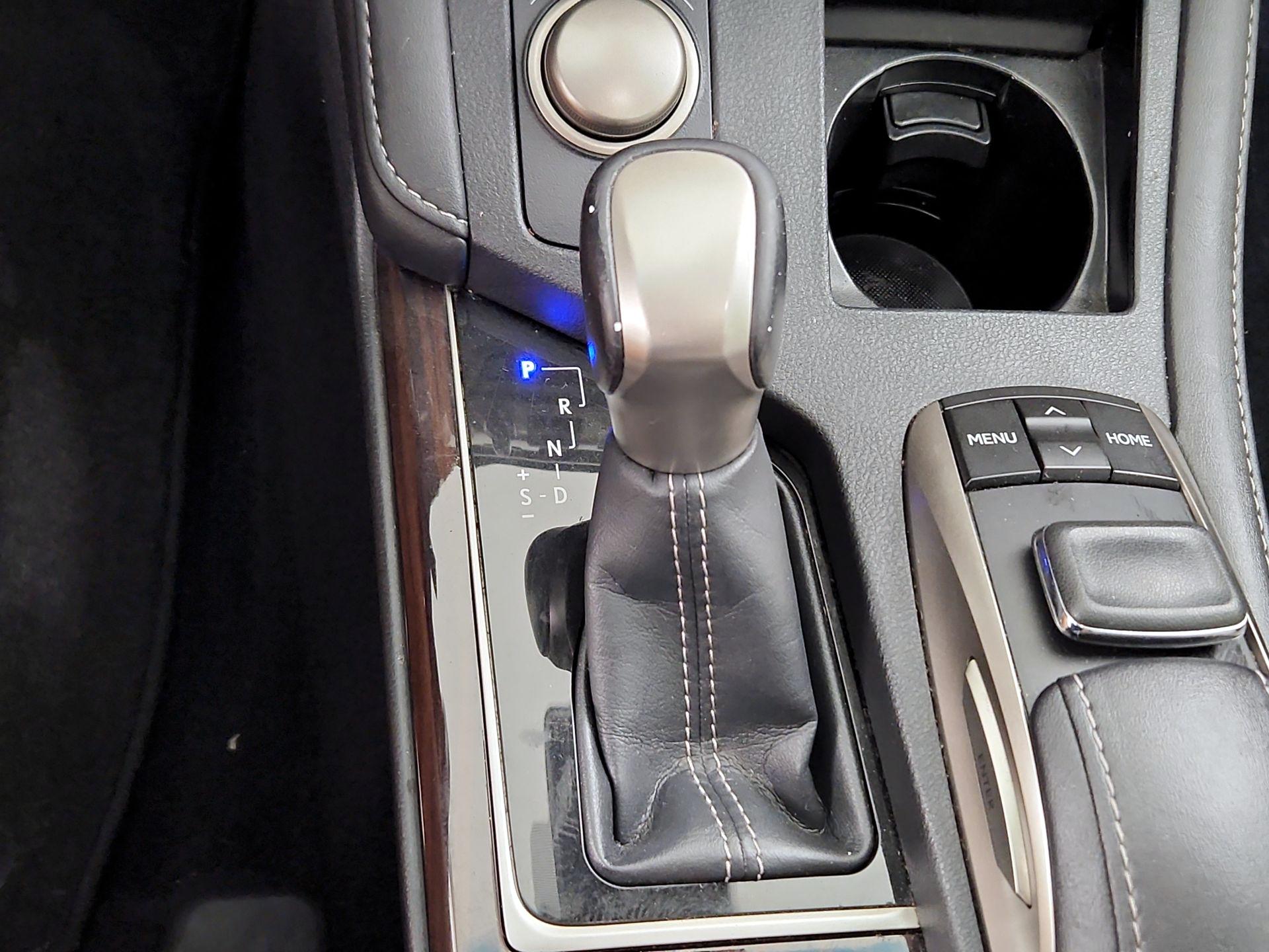 Thumbnail: 2016 Lexus ES - 18