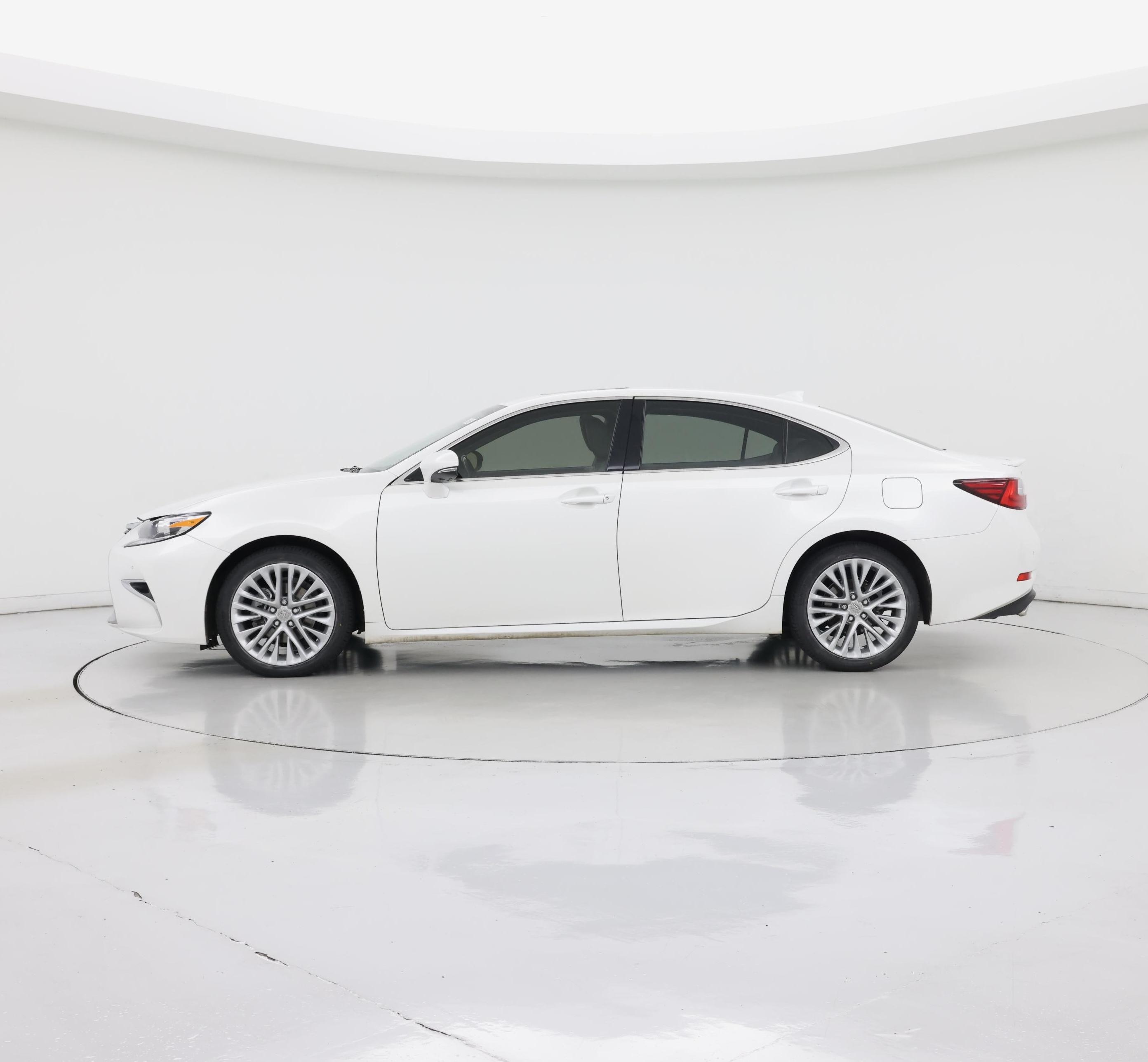 Thumbnail: 2016 Lexus ES - 3