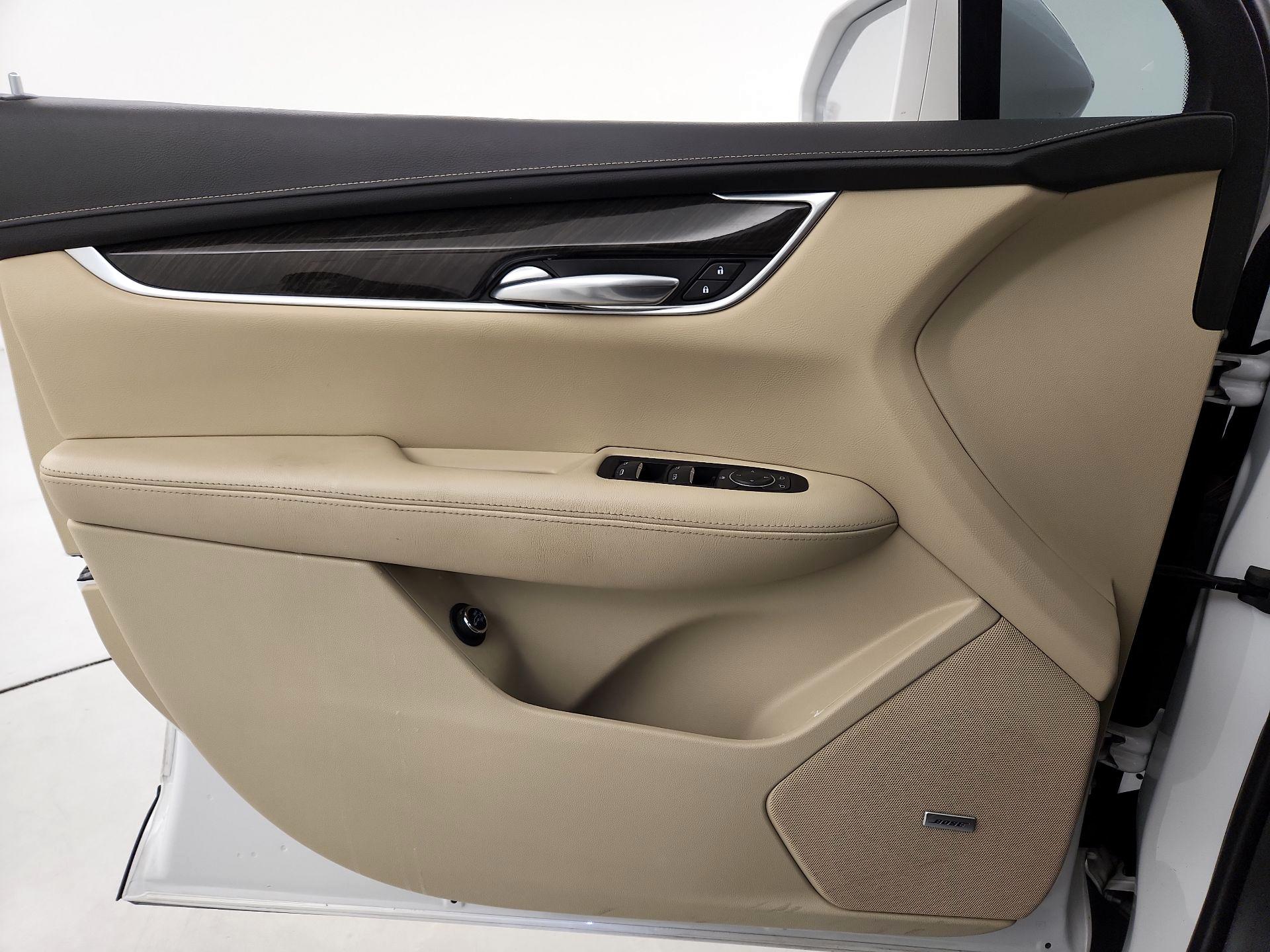 Thumbnail: 2019 Cadillac XT5 - 12