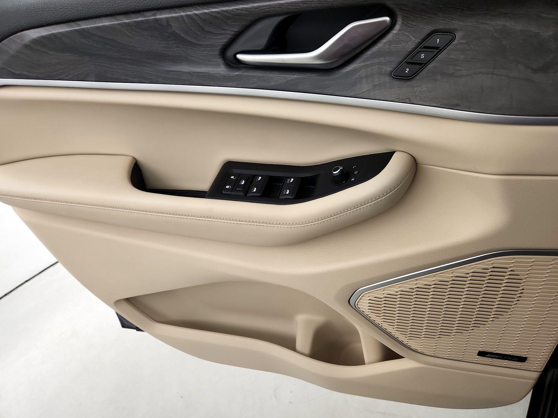 Thumbnail: 2022 Jeep Grand Cherokee - 12