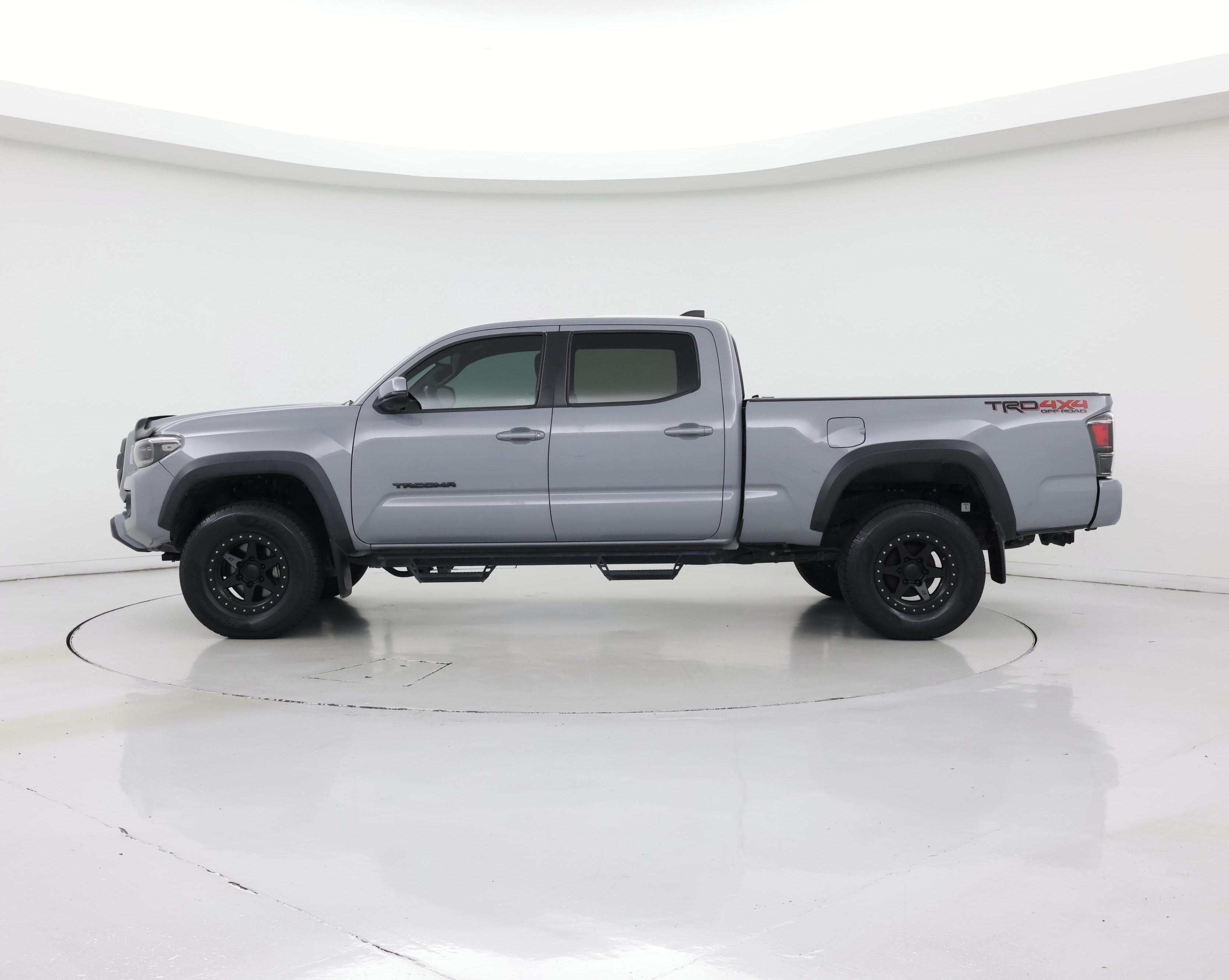 Thumbnail: 2020 Toyota Tacoma - 3