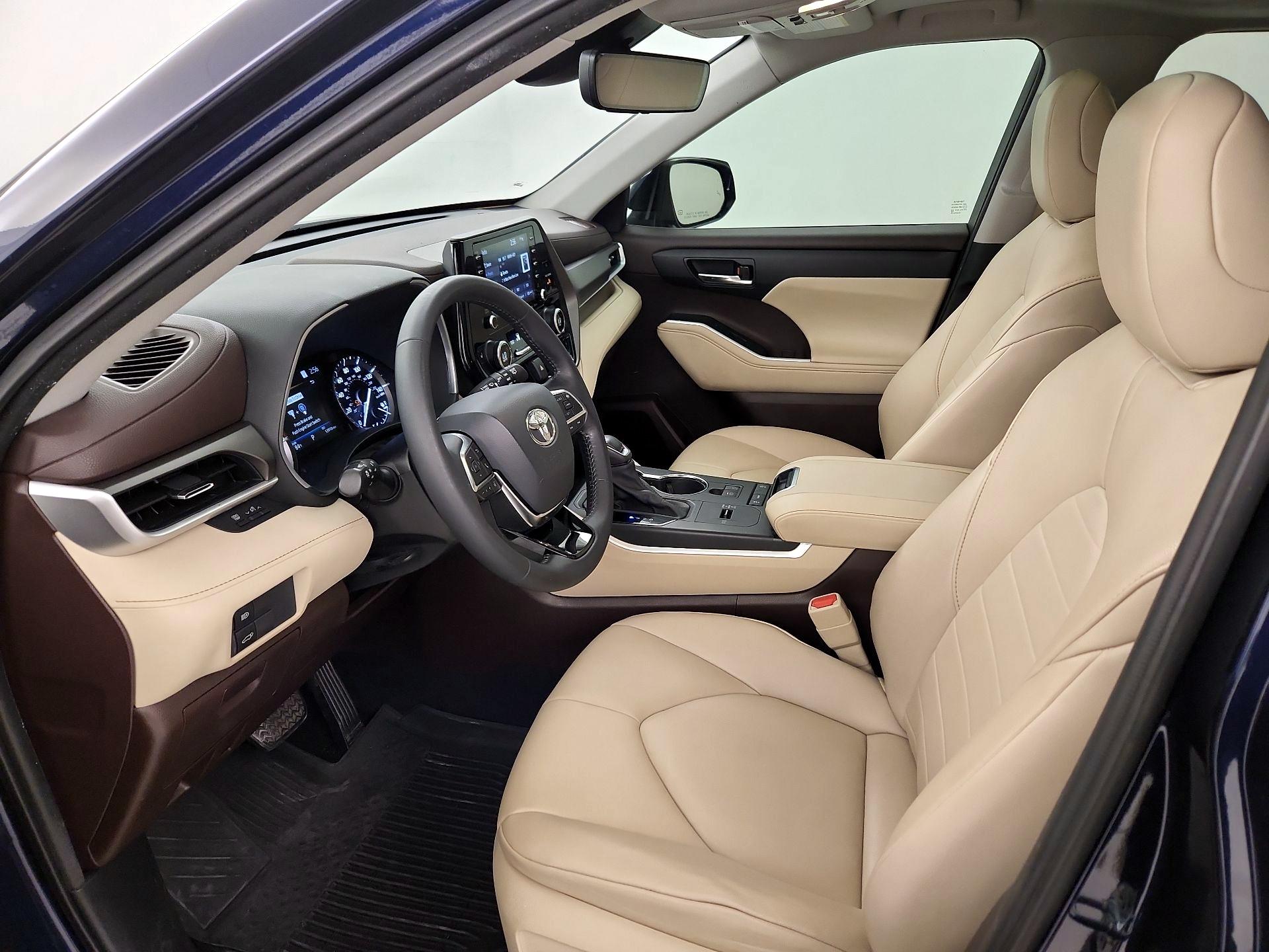 Thumbnail: 2021 Toyota Highlander - 11