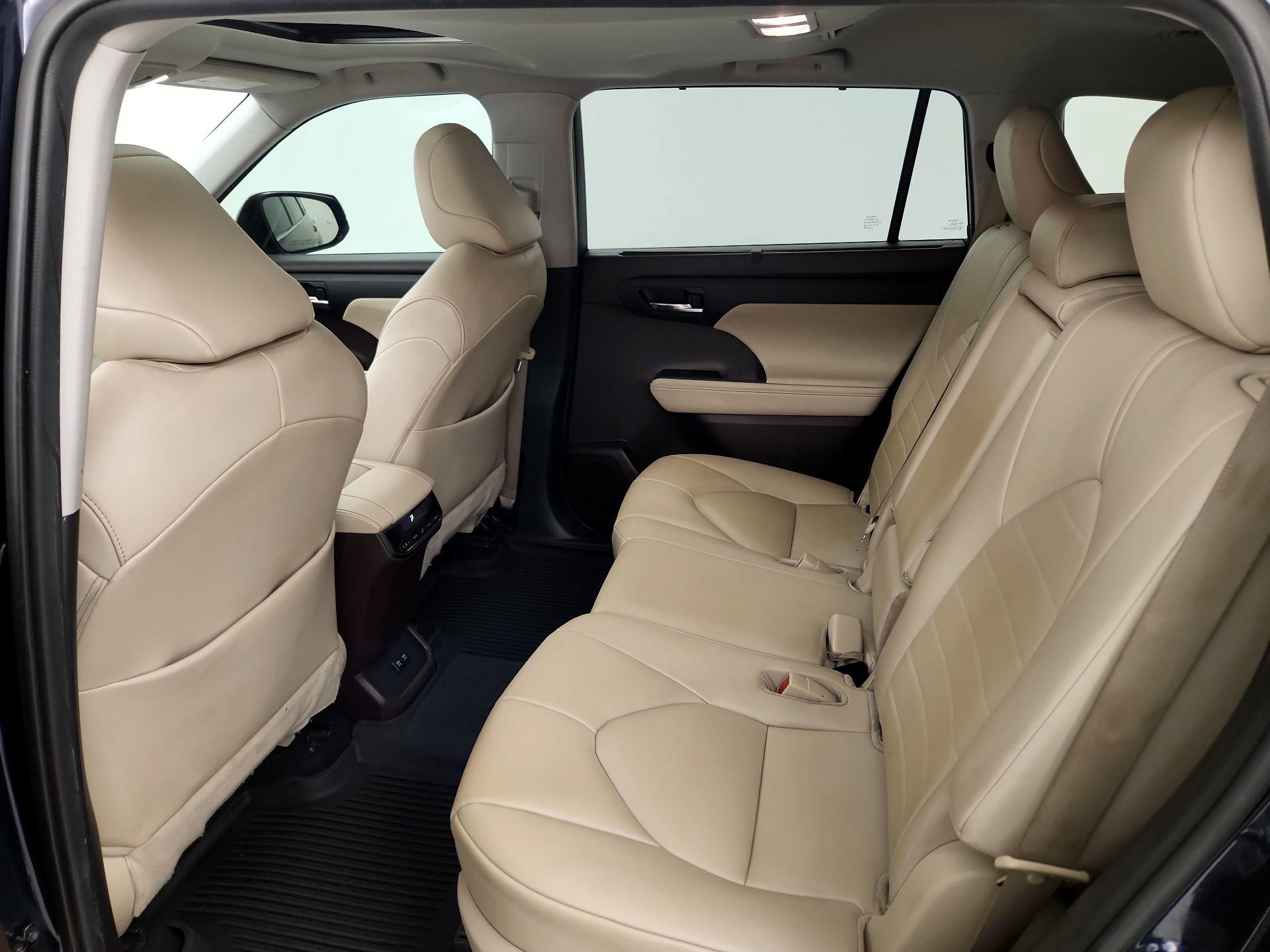 Thumbnail: 2021 Toyota Highlander - 20