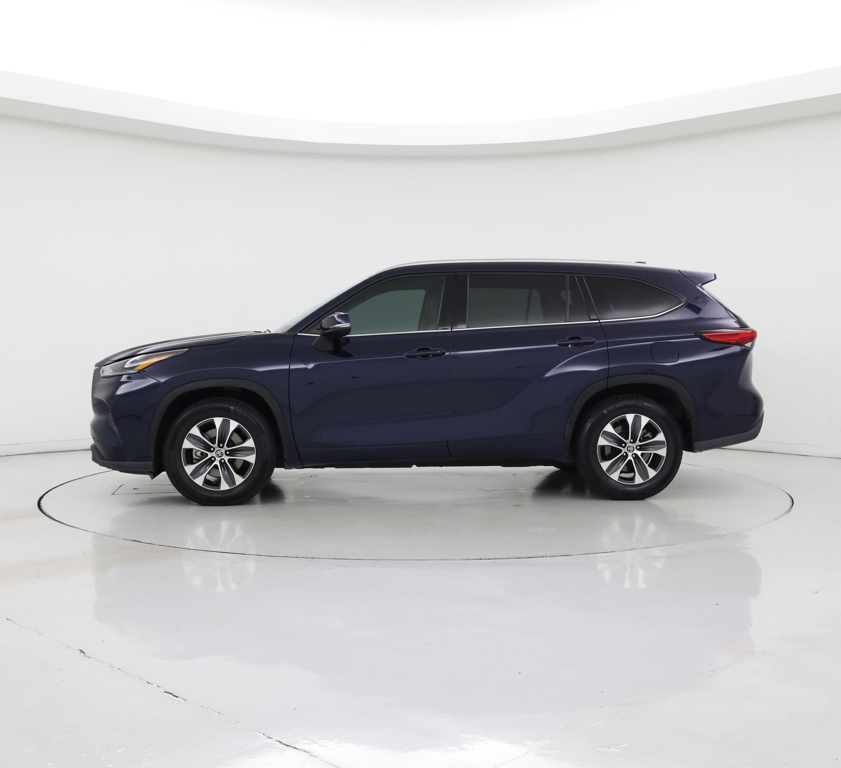 Thumbnail: 2021 Toyota Highlander - 3