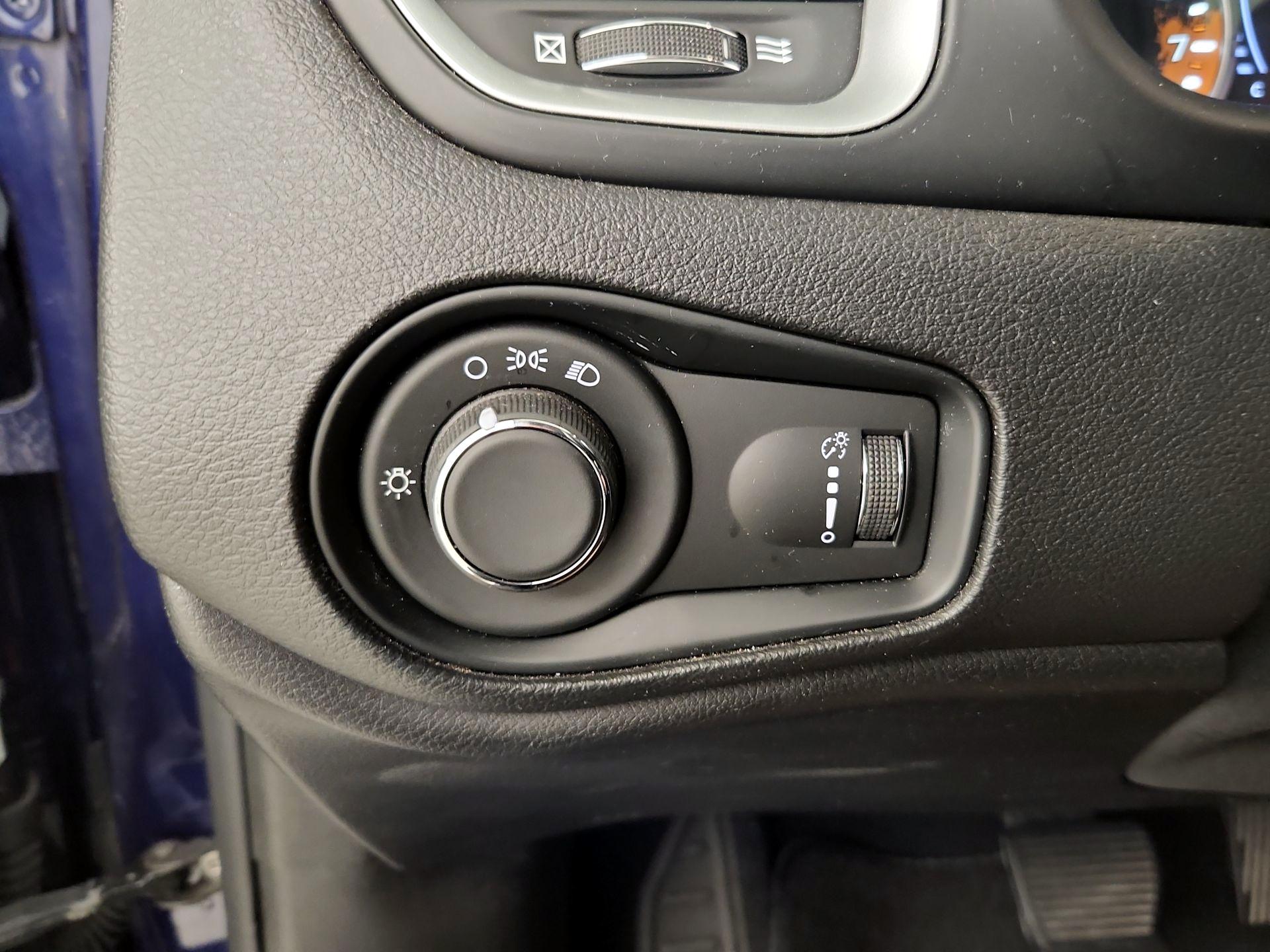 Thumbnail: 2018 Jeep Renegade - 13