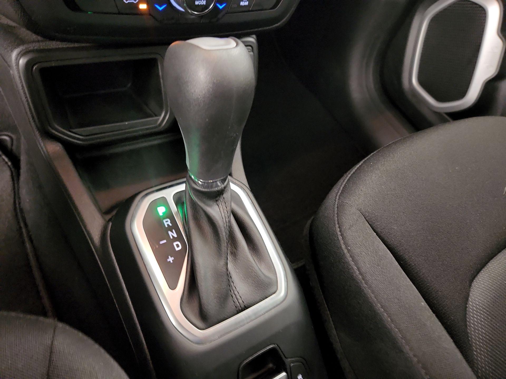 Thumbnail: 2018 Jeep Renegade - 17