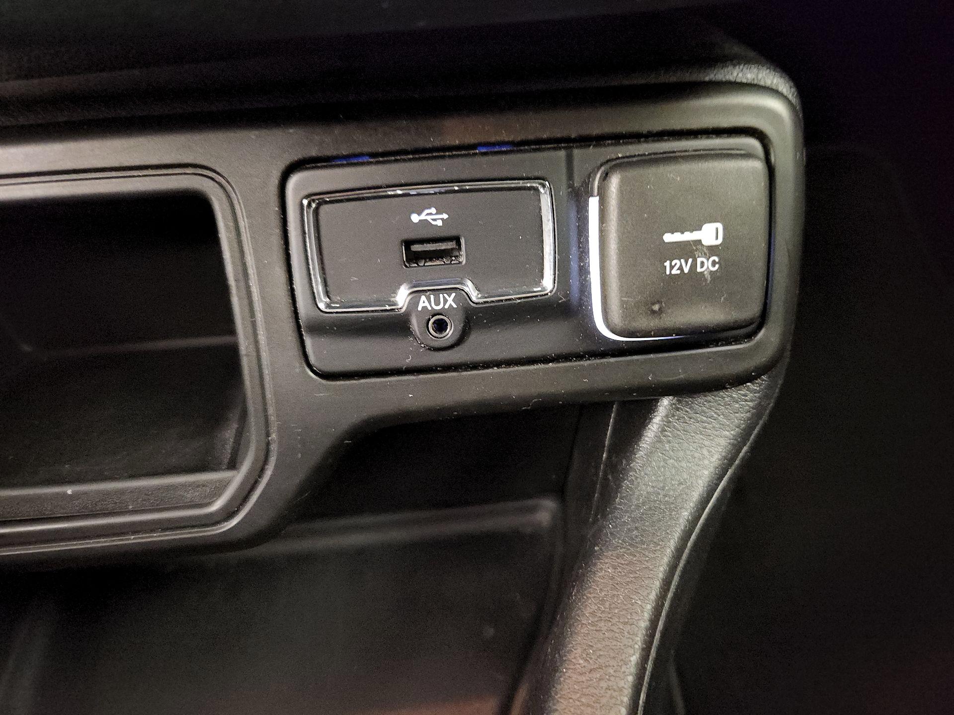 Thumbnail: 2018 Jeep Renegade - 18