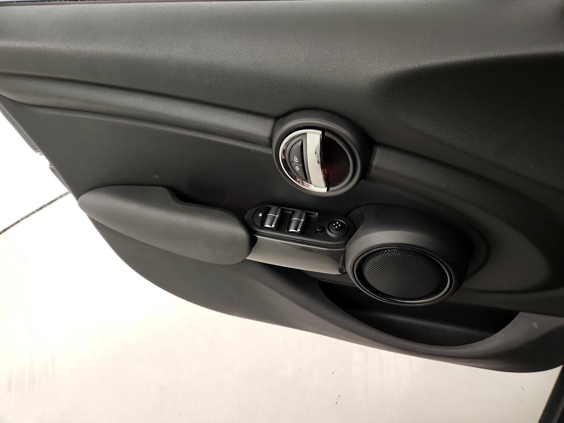 Thumbnail: 2015 MINI Cooper Hardtop - 12