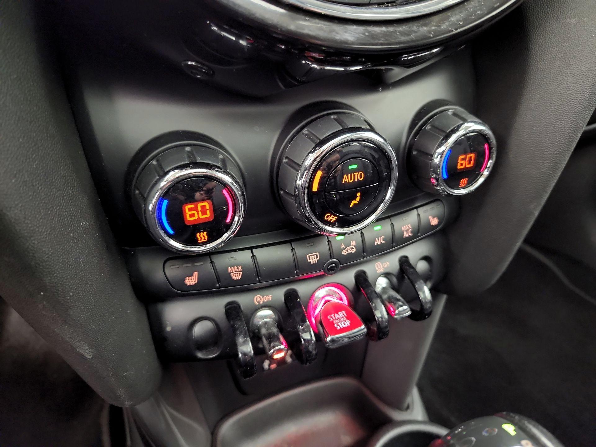 Thumbnail: 2015 MINI Cooper Hardtop - 15