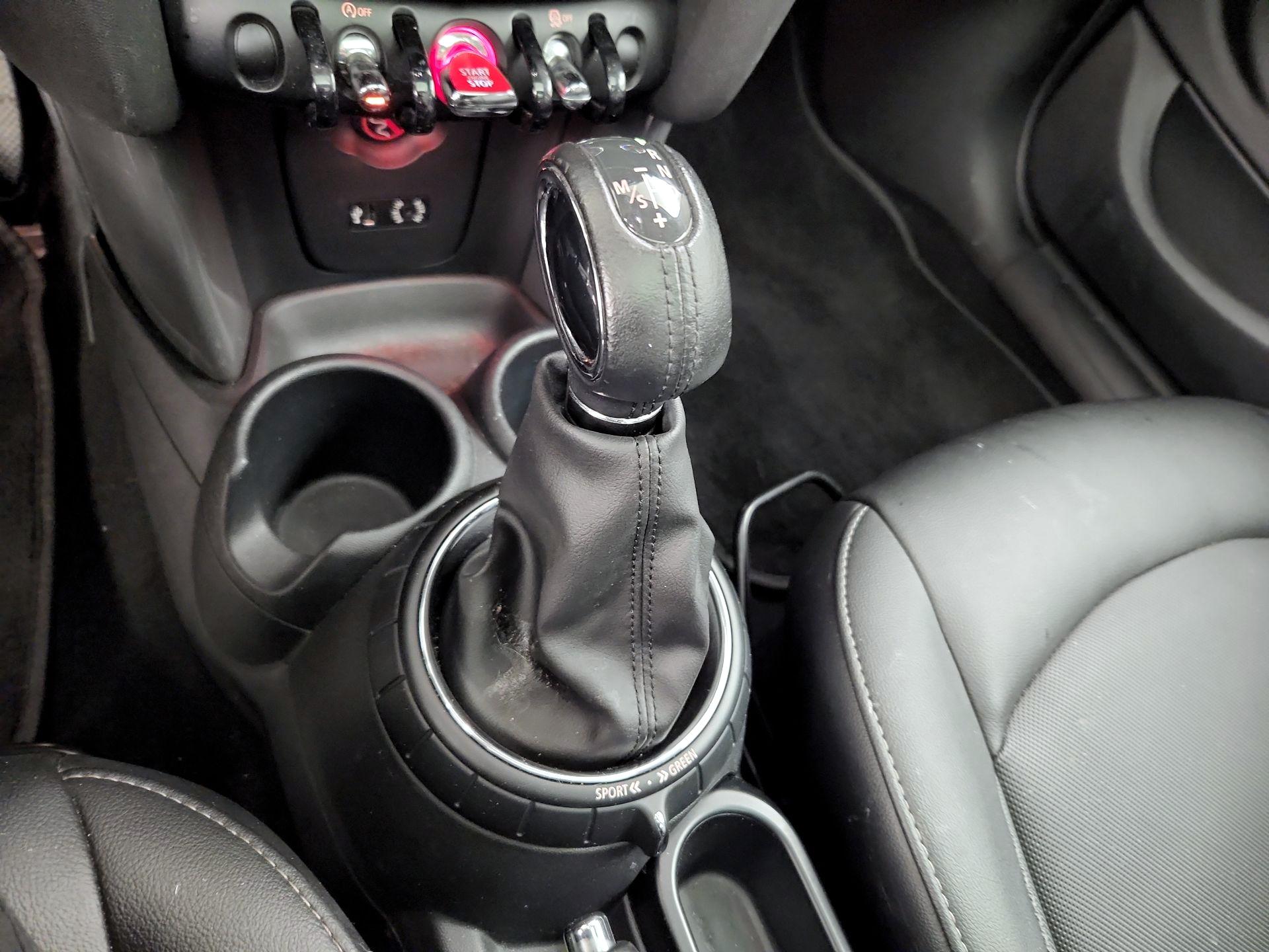 Thumbnail: 2015 MINI Cooper Hardtop - 16