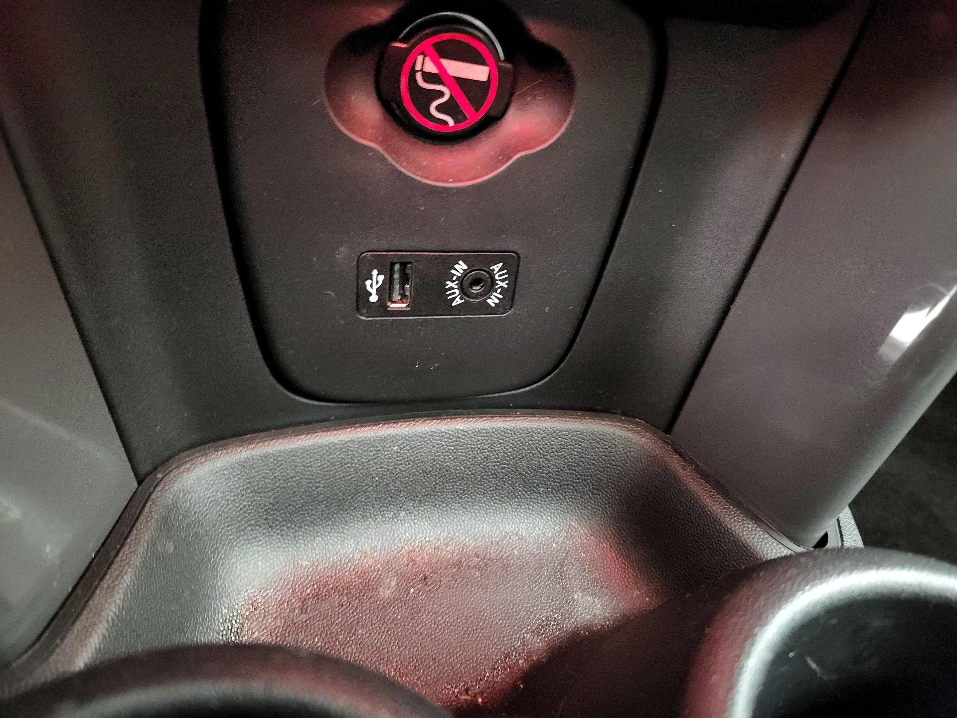 Thumbnail: 2015 MINI Cooper Hardtop - 17