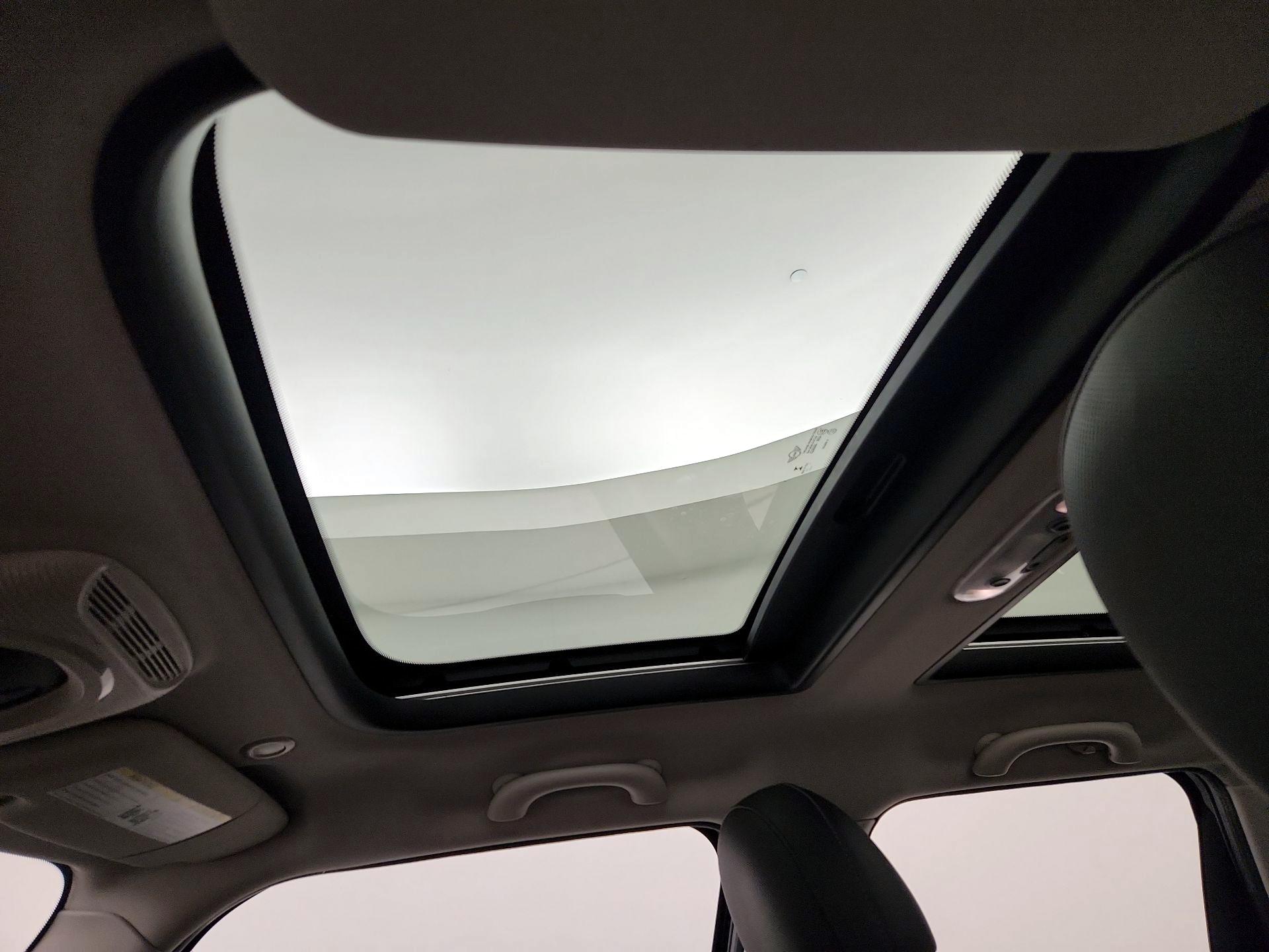 Thumbnail: 2015 MINI Cooper Hardtop - 18