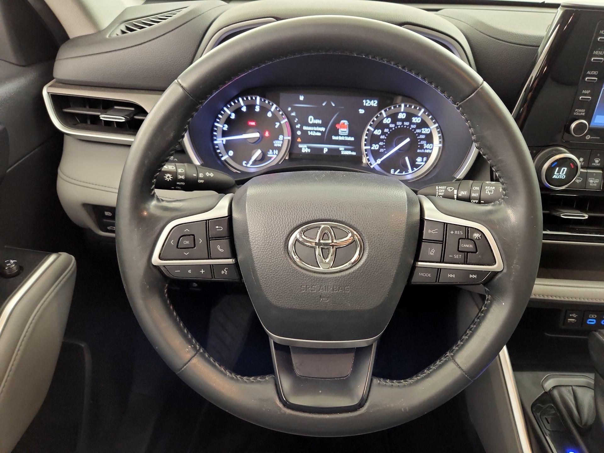 Thumbnail: 2022 Toyota Highlander - 10