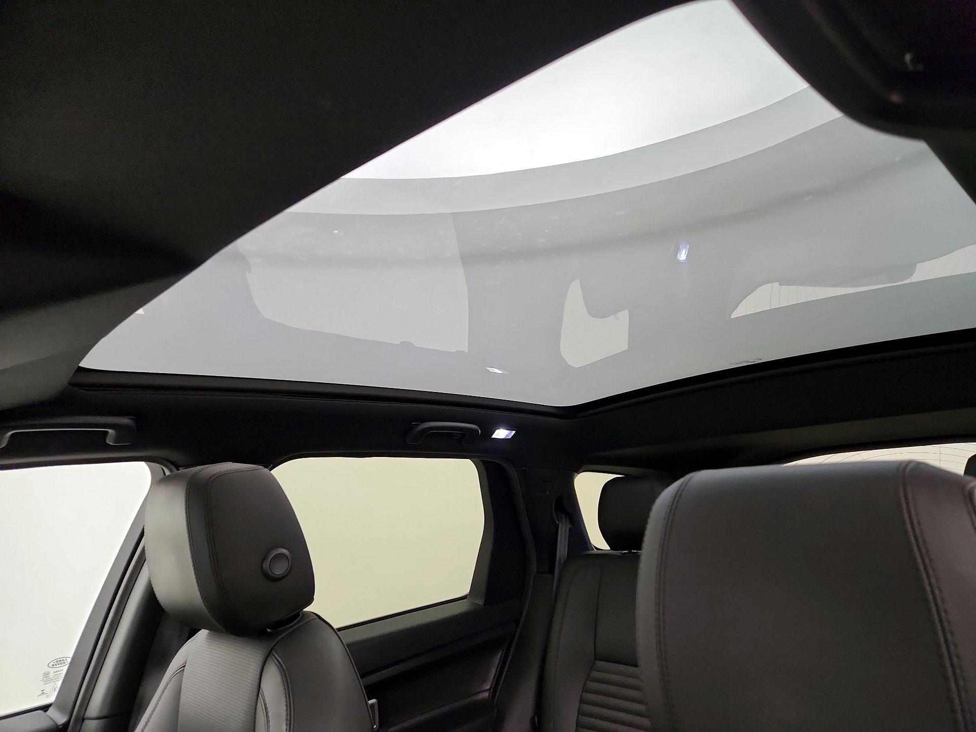 Thumbnail: 2015 Land Rover Discovery Sport - 20