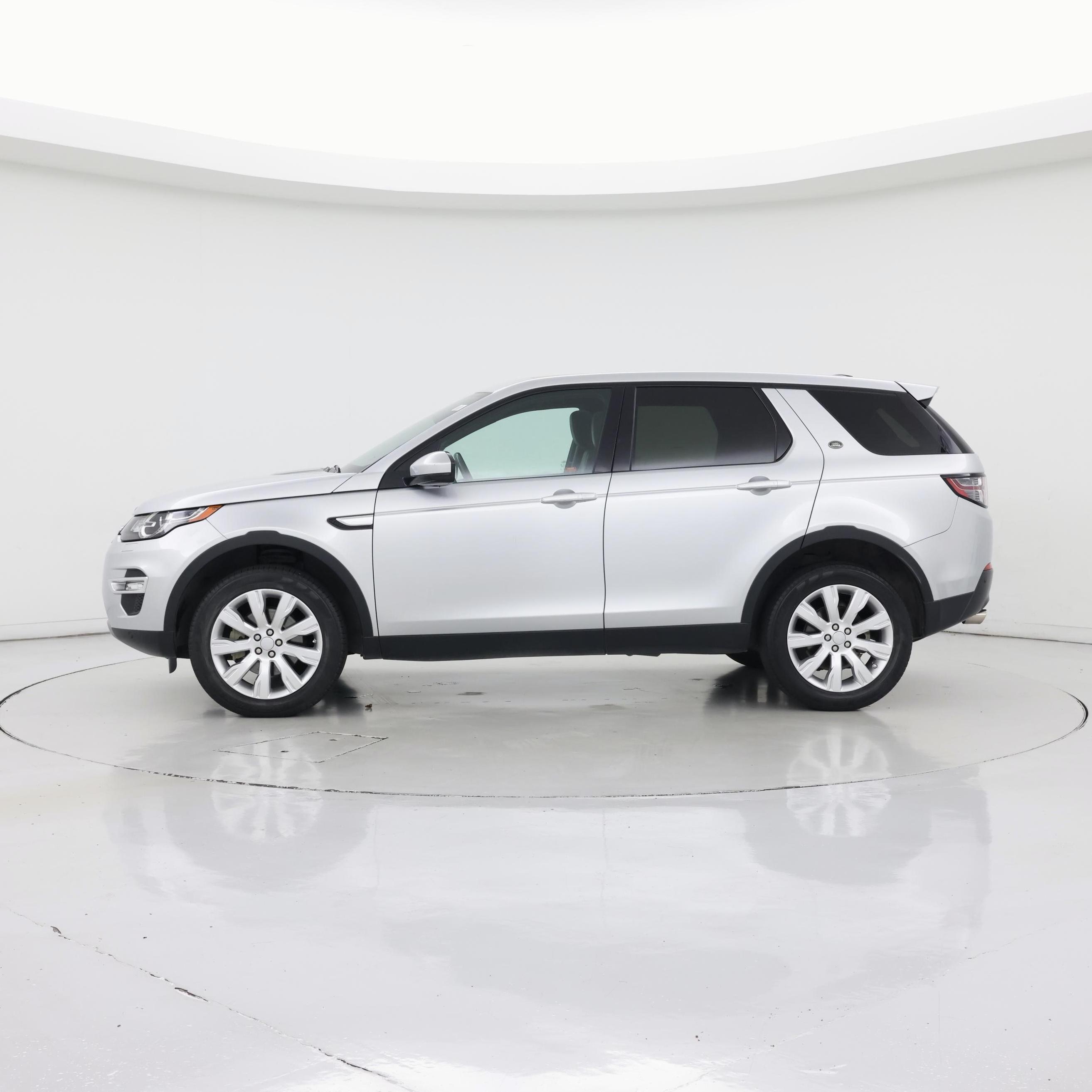 Thumbnail: 2015 Land Rover Discovery Sport - 3