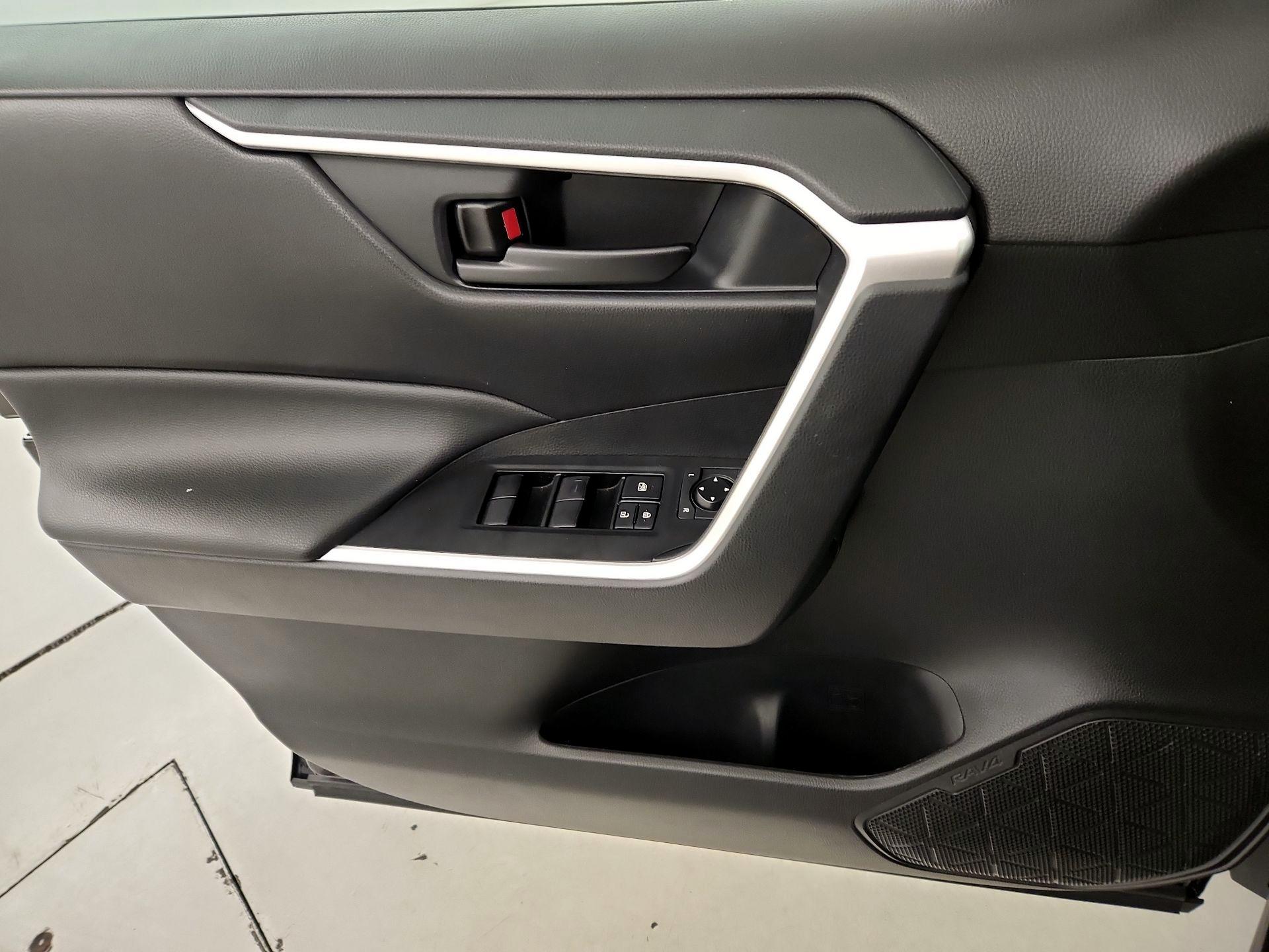 Thumbnail: 2021 Toyota RAV4 - 12