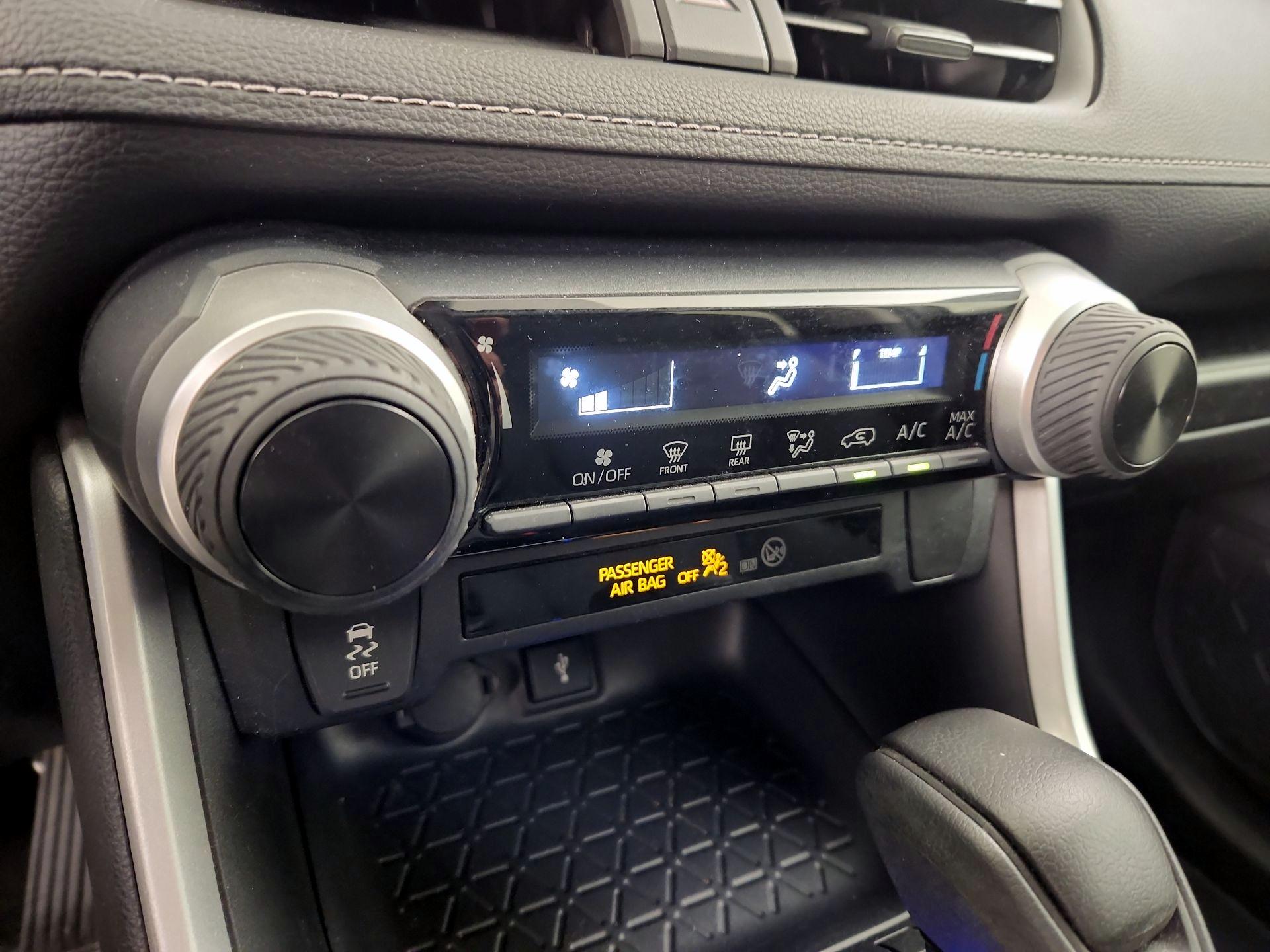 Thumbnail: 2021 Toyota RAV4 - 16