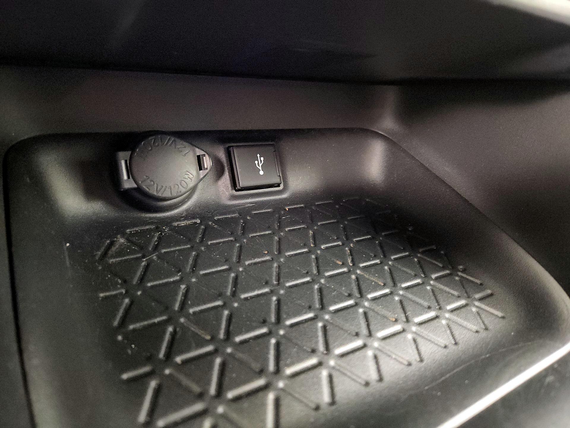 Thumbnail: 2021 Toyota RAV4 - 18
