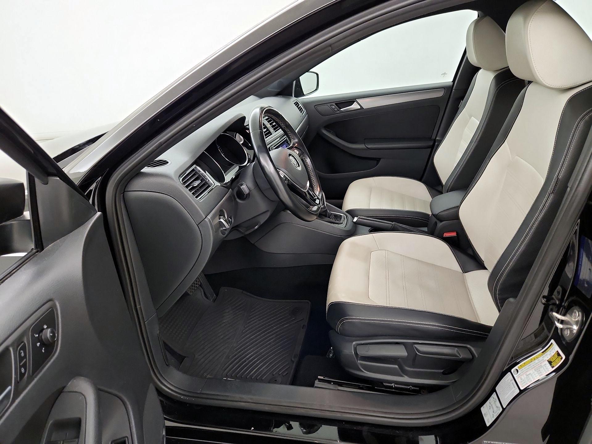 Thumbnail: 2016 Volkswagen Jetta - 11