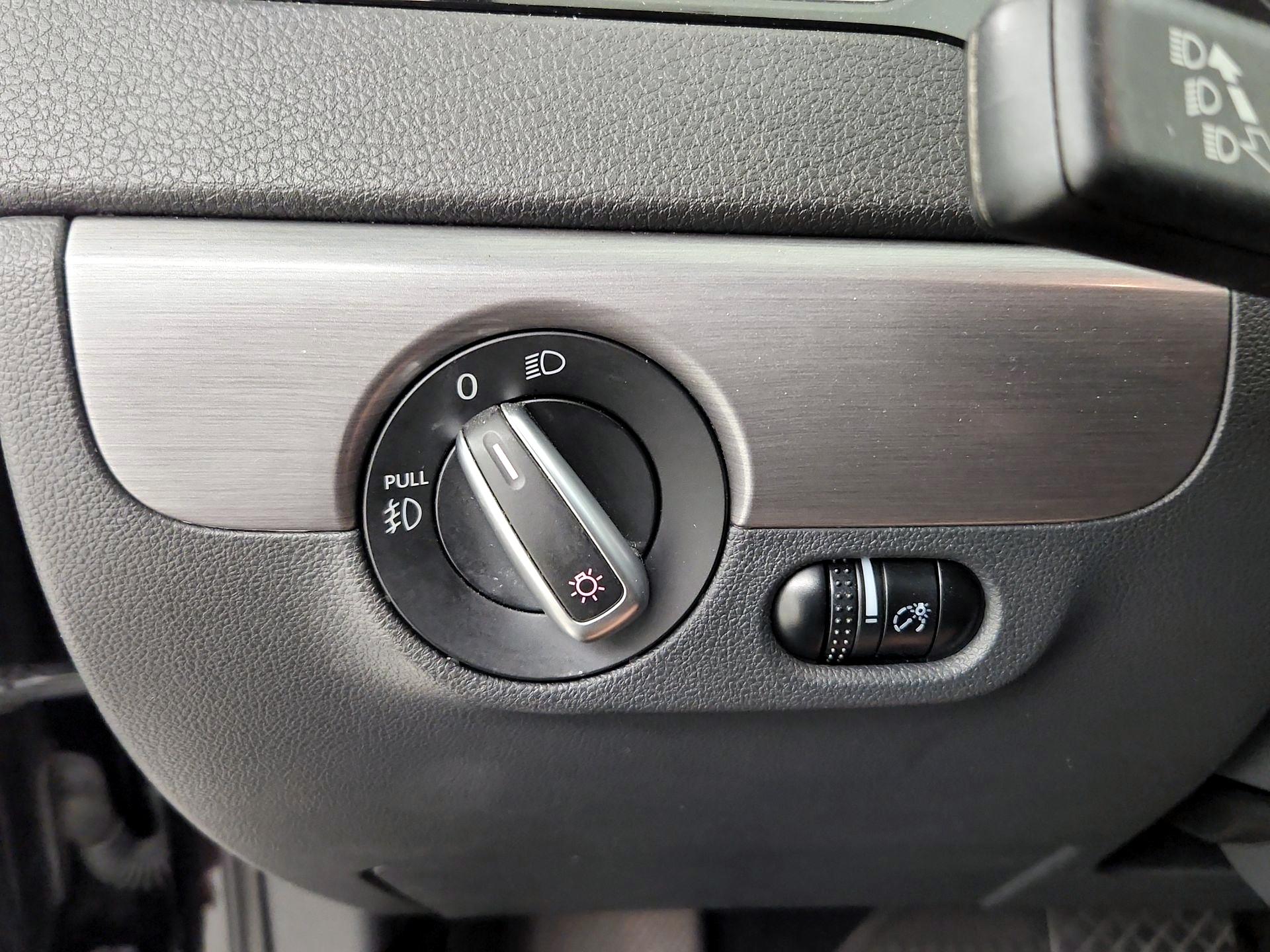 Thumbnail: 2016 Volkswagen Jetta - 13