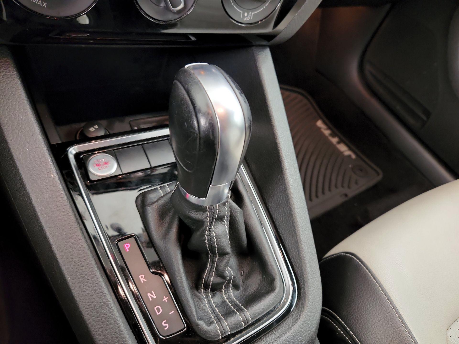 Thumbnail: 2016 Volkswagen Jetta - 18