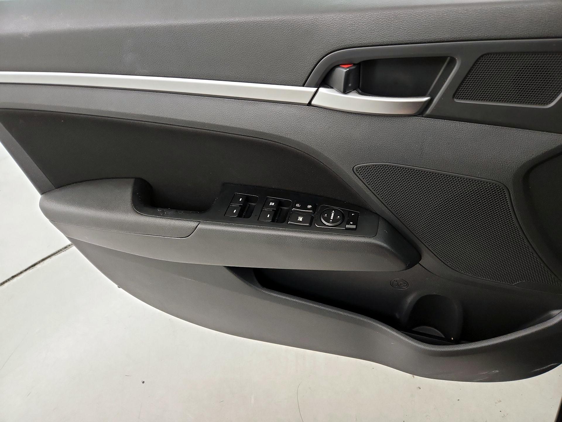 Thumbnail: 2019 Hyundai Elantra - 12