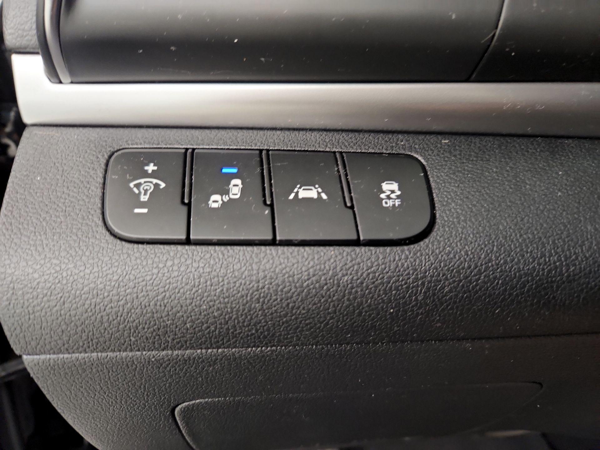 Thumbnail: 2019 Hyundai Elantra - 13