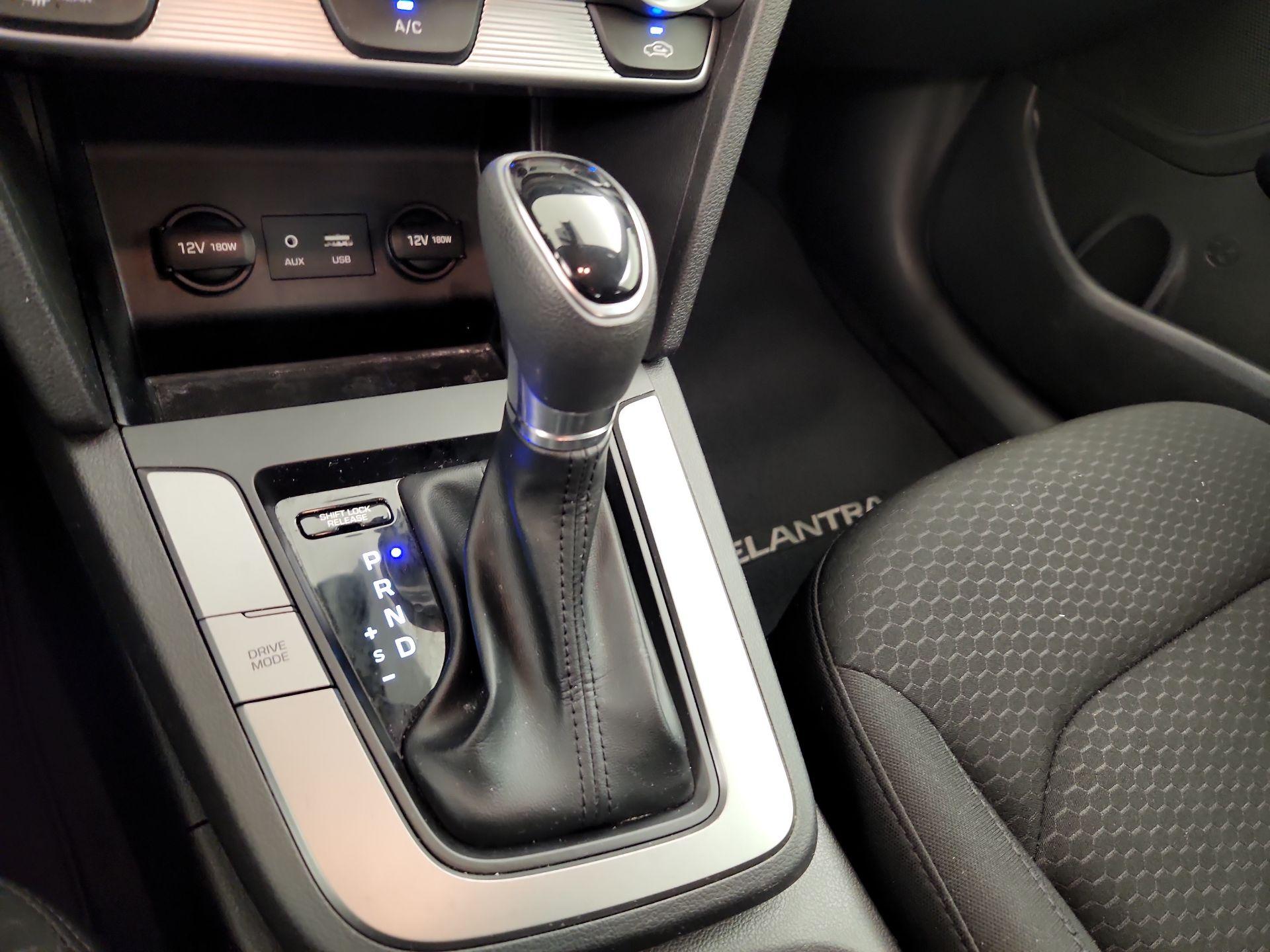 Thumbnail: 2019 Hyundai Elantra - 17