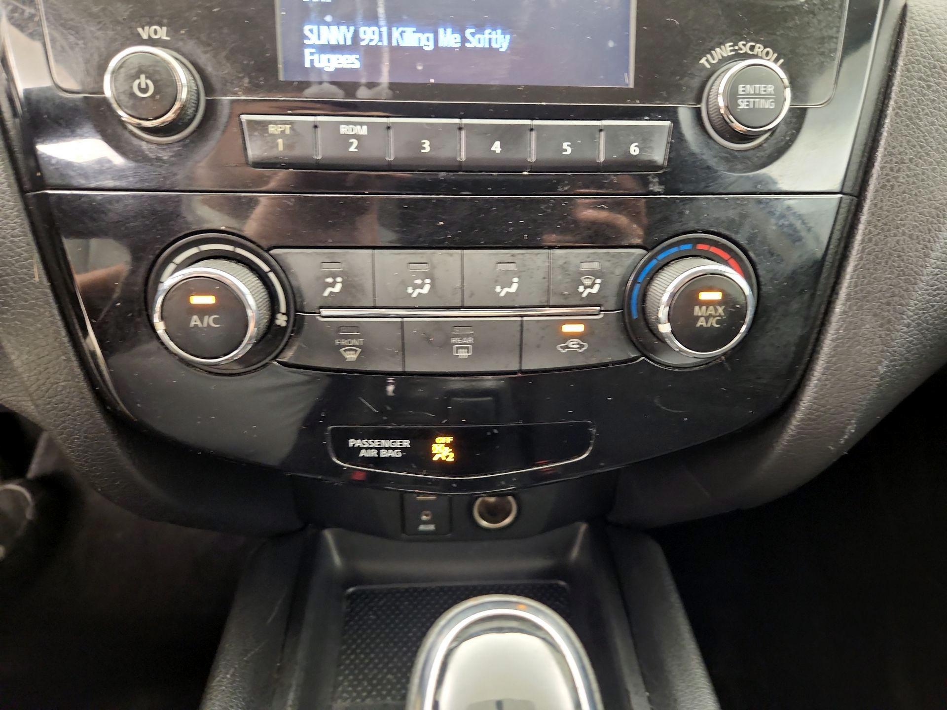Thumbnail: 2018 Nissan Rogue Sport - 17