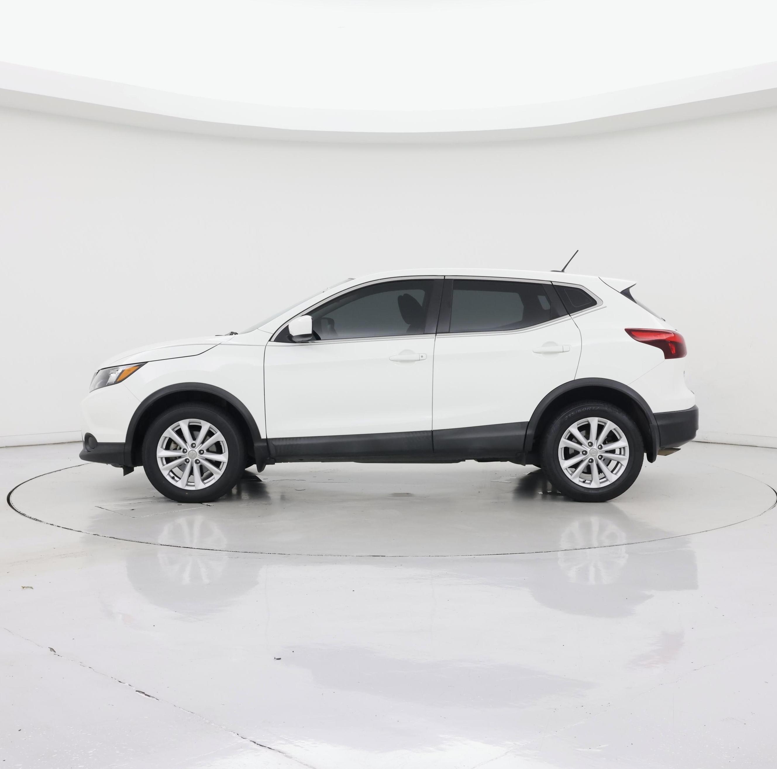 Thumbnail: 2018 Nissan Rogue Sport - 3