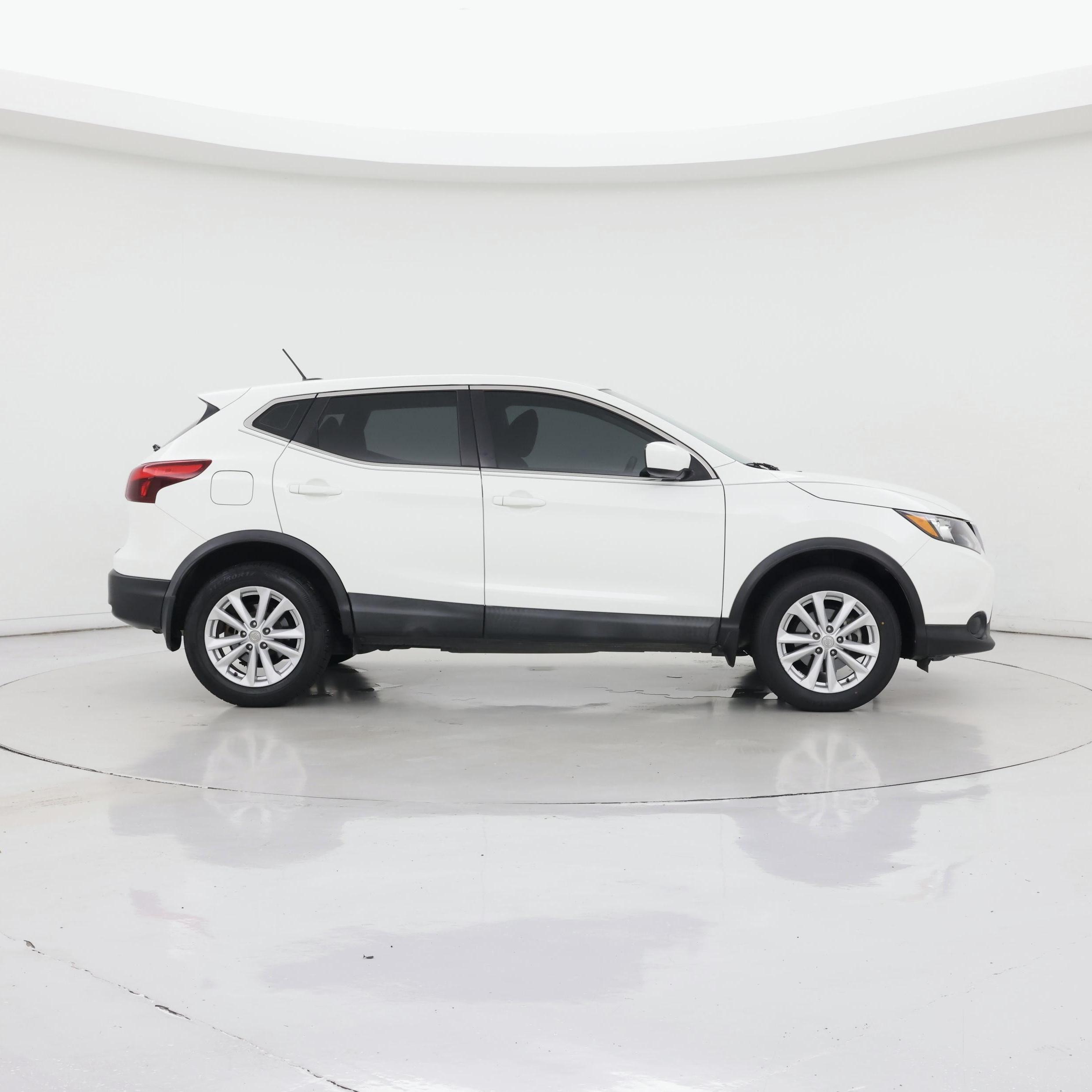 Thumbnail: 2018 Nissan Rogue Sport - 7