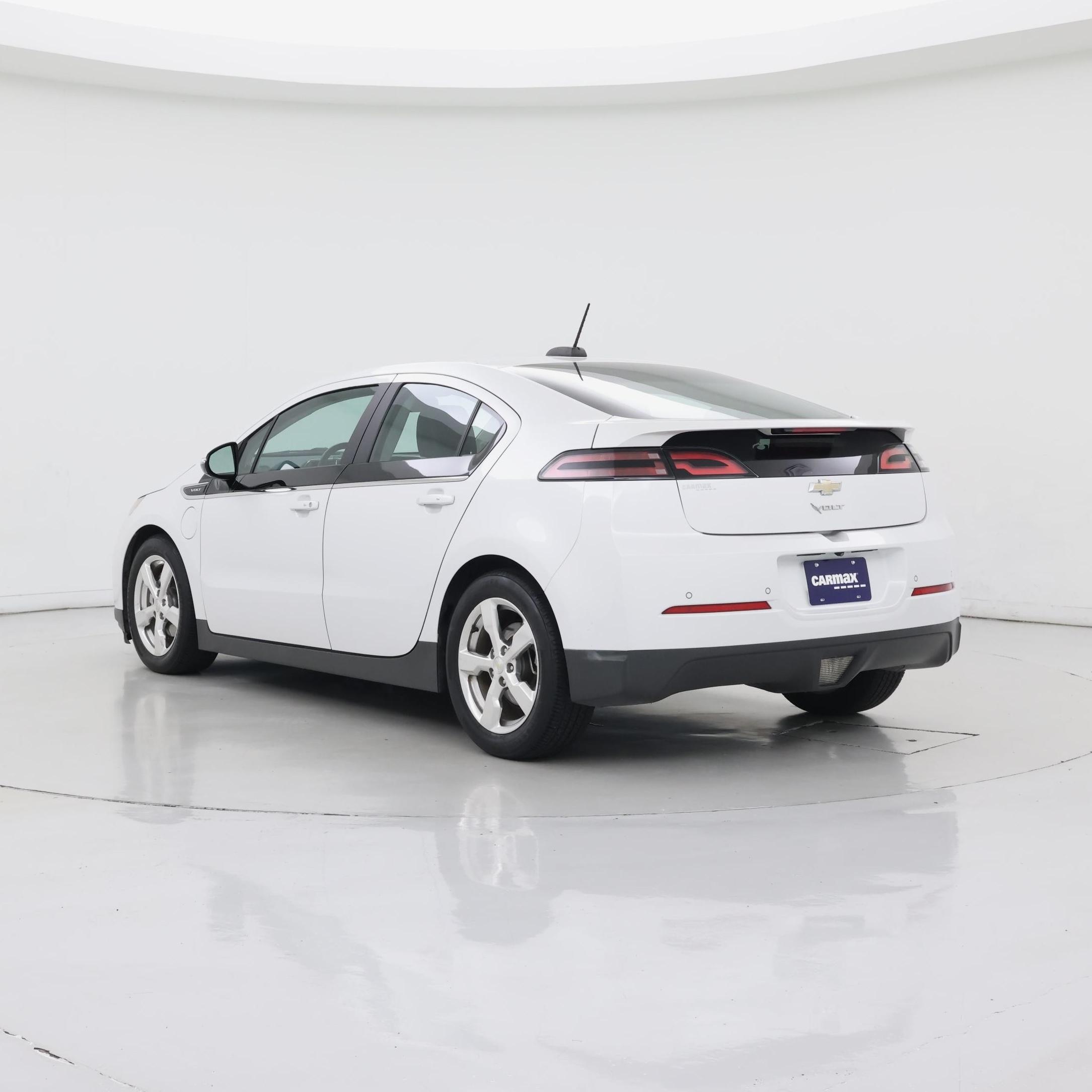 Thumbnail: 2015 Chevrolet Volt - 2