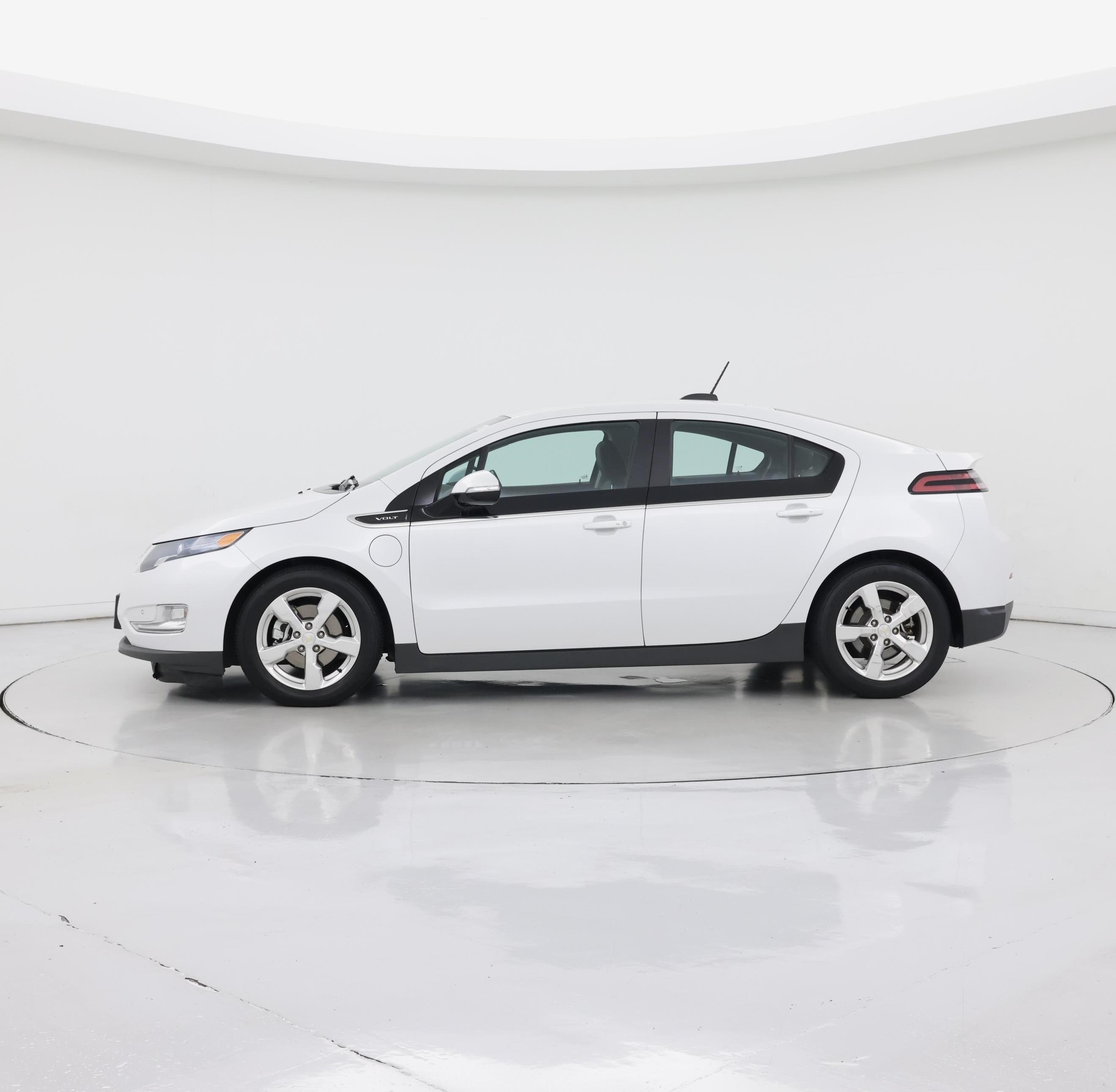 Thumbnail: 2015 Chevrolet Volt - 3