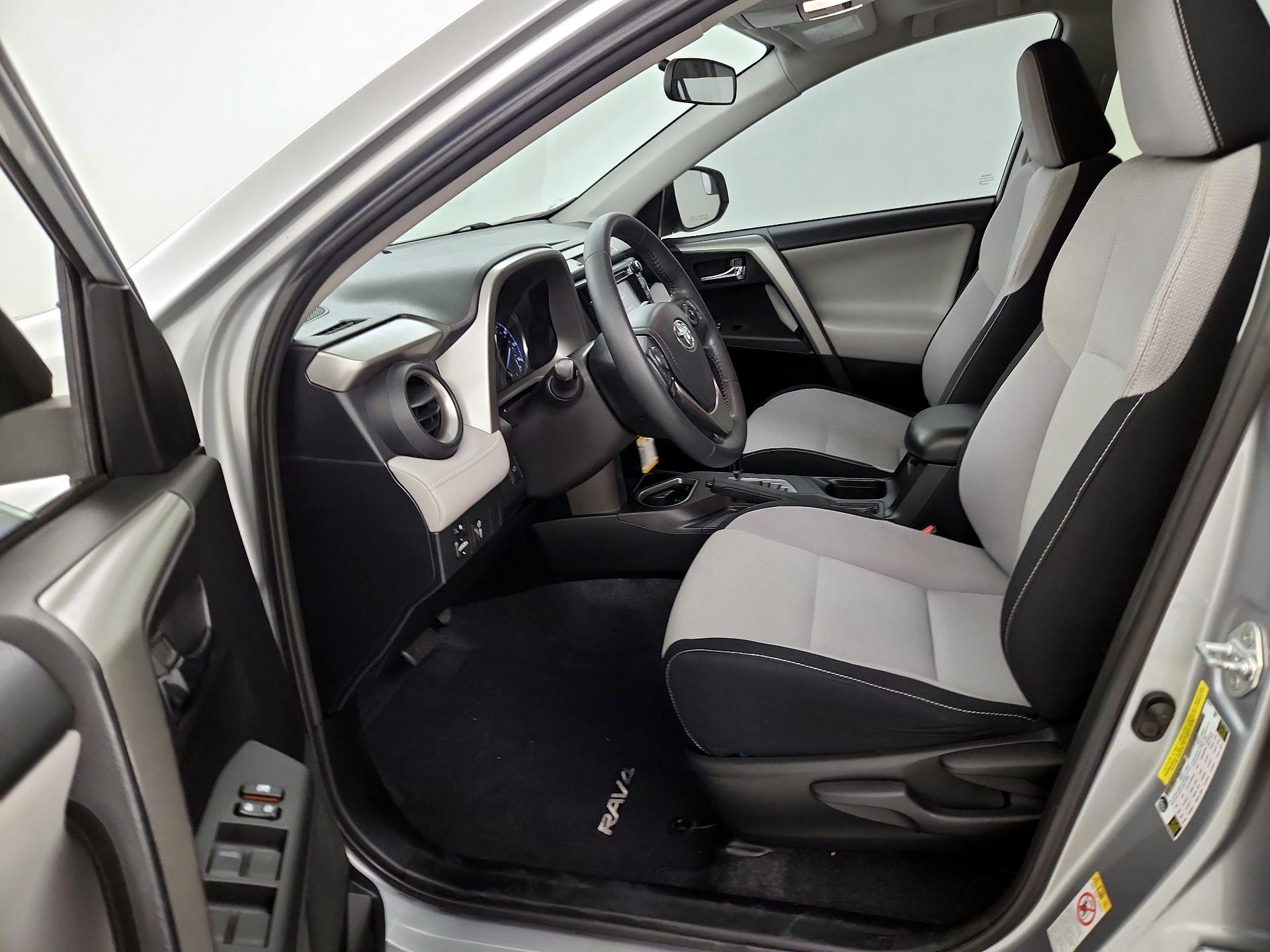 Thumbnail: 2016 Toyota RAV4 - 11