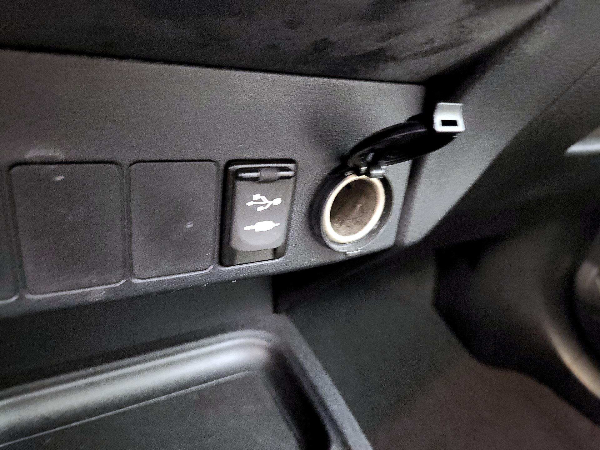 Thumbnail: 2016 Toyota RAV4 - 18