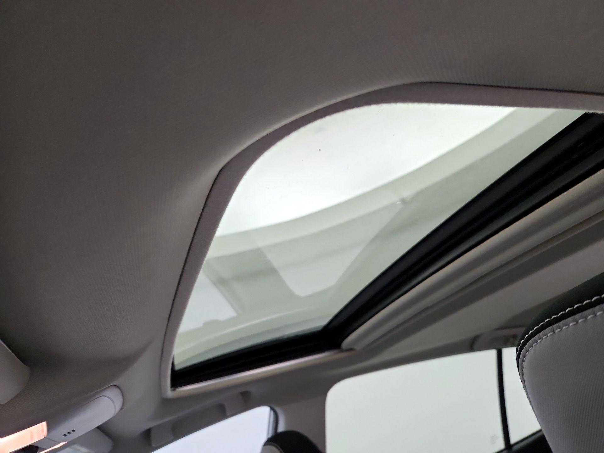 Thumbnail: 2016 Toyota RAV4 - 19