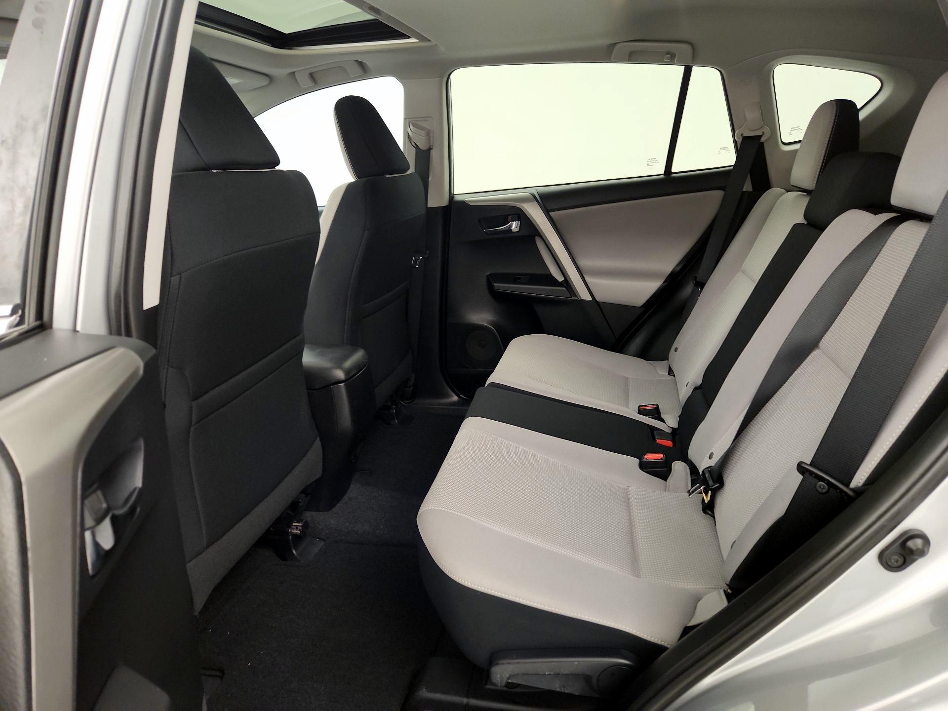 Thumbnail: 2016 Toyota RAV4 - 20