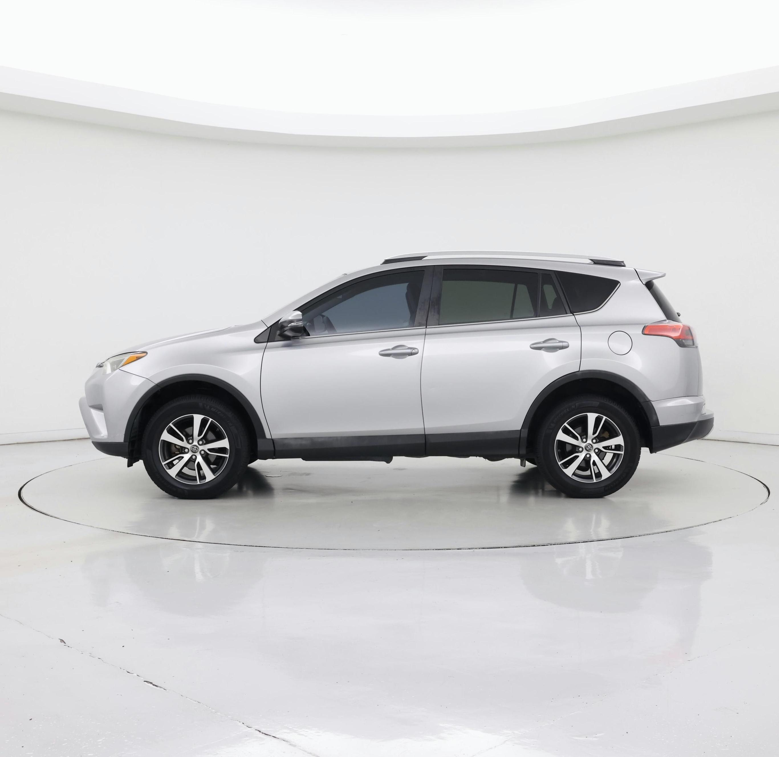 Thumbnail: 2016 Toyota RAV4 - 3