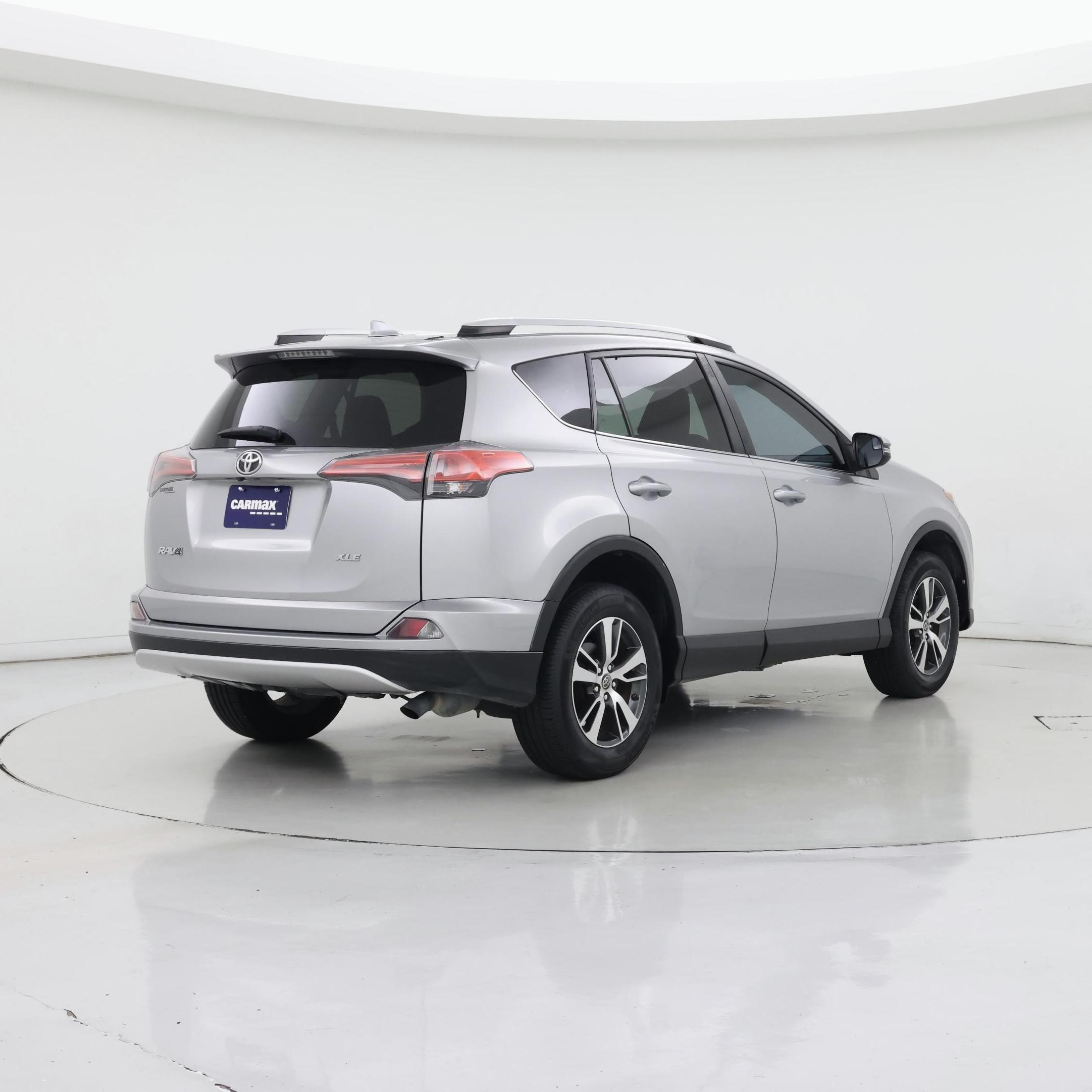 Thumbnail: 2016 Toyota RAV4 - 8