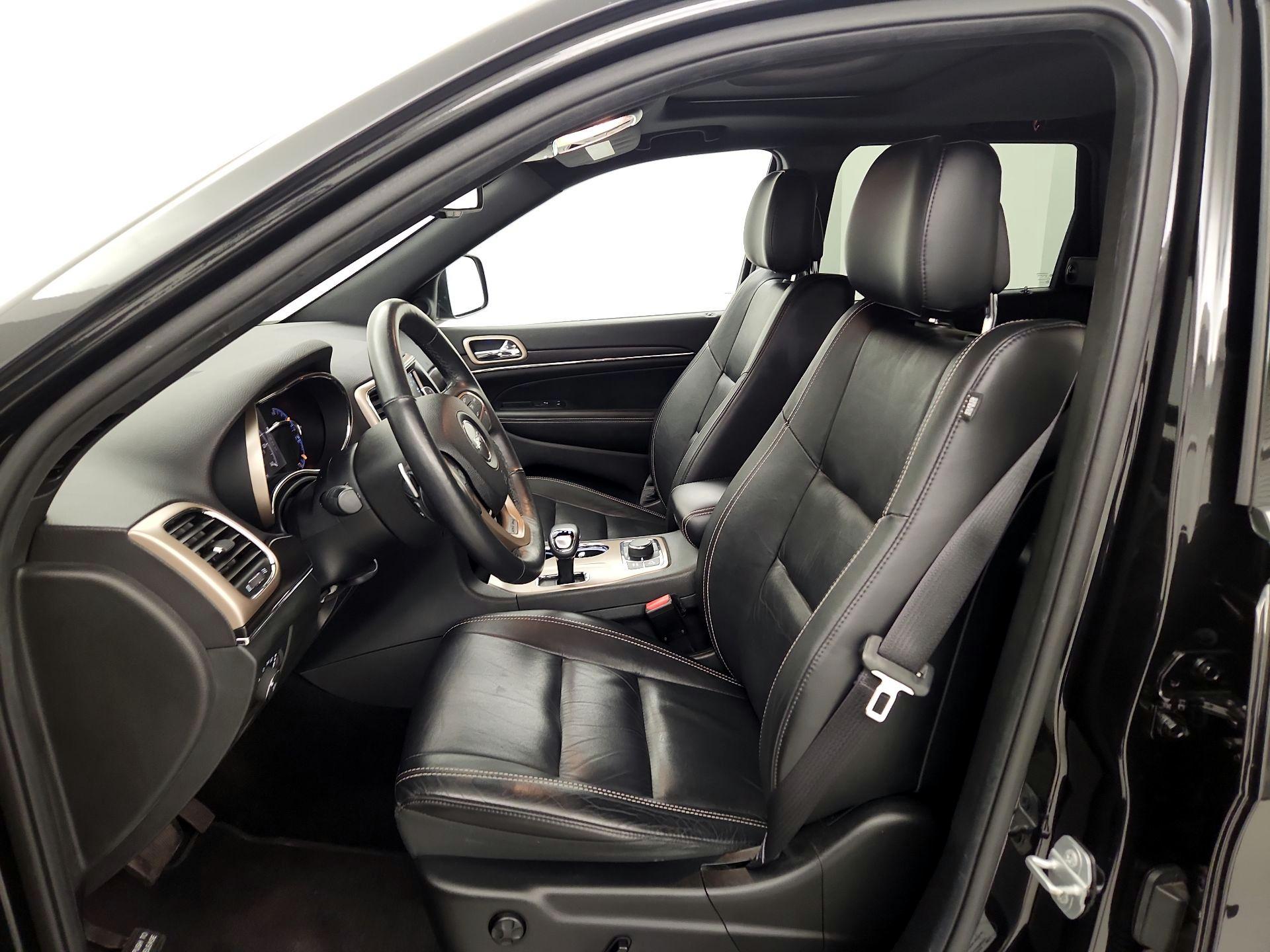 Thumbnail: 2015 Jeep Grand Cherokee - 11