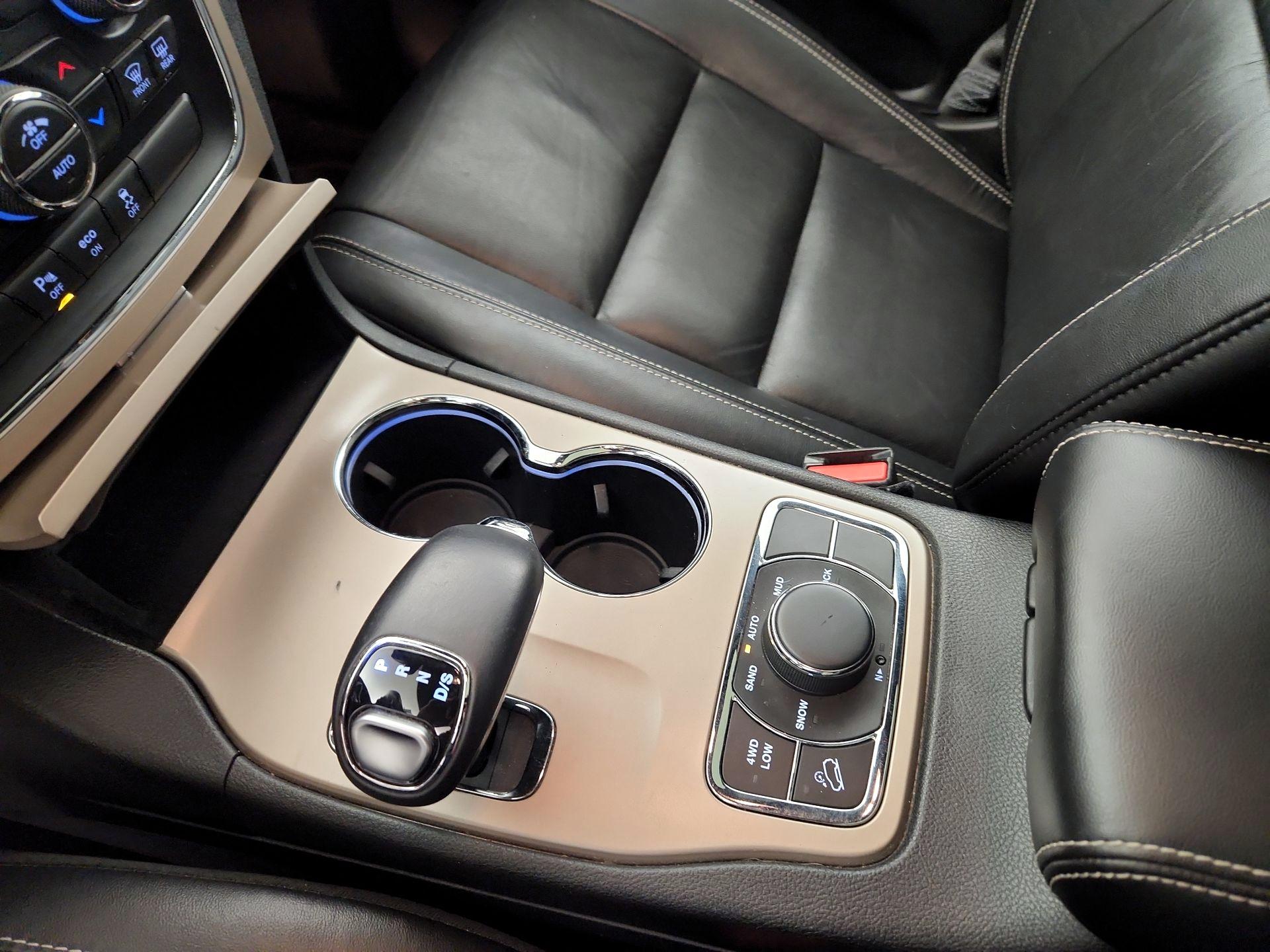 Thumbnail: 2015 Jeep Grand Cherokee - 17