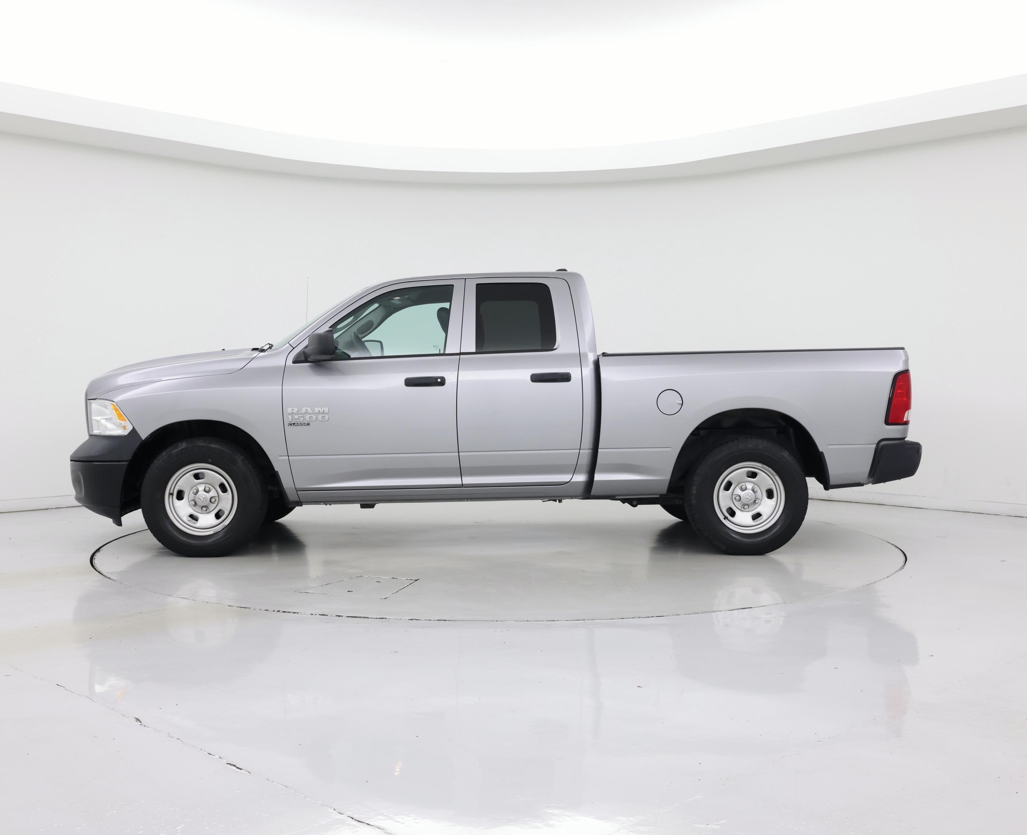 Thumbnail: 2021 RAM 1500 Classic - 3