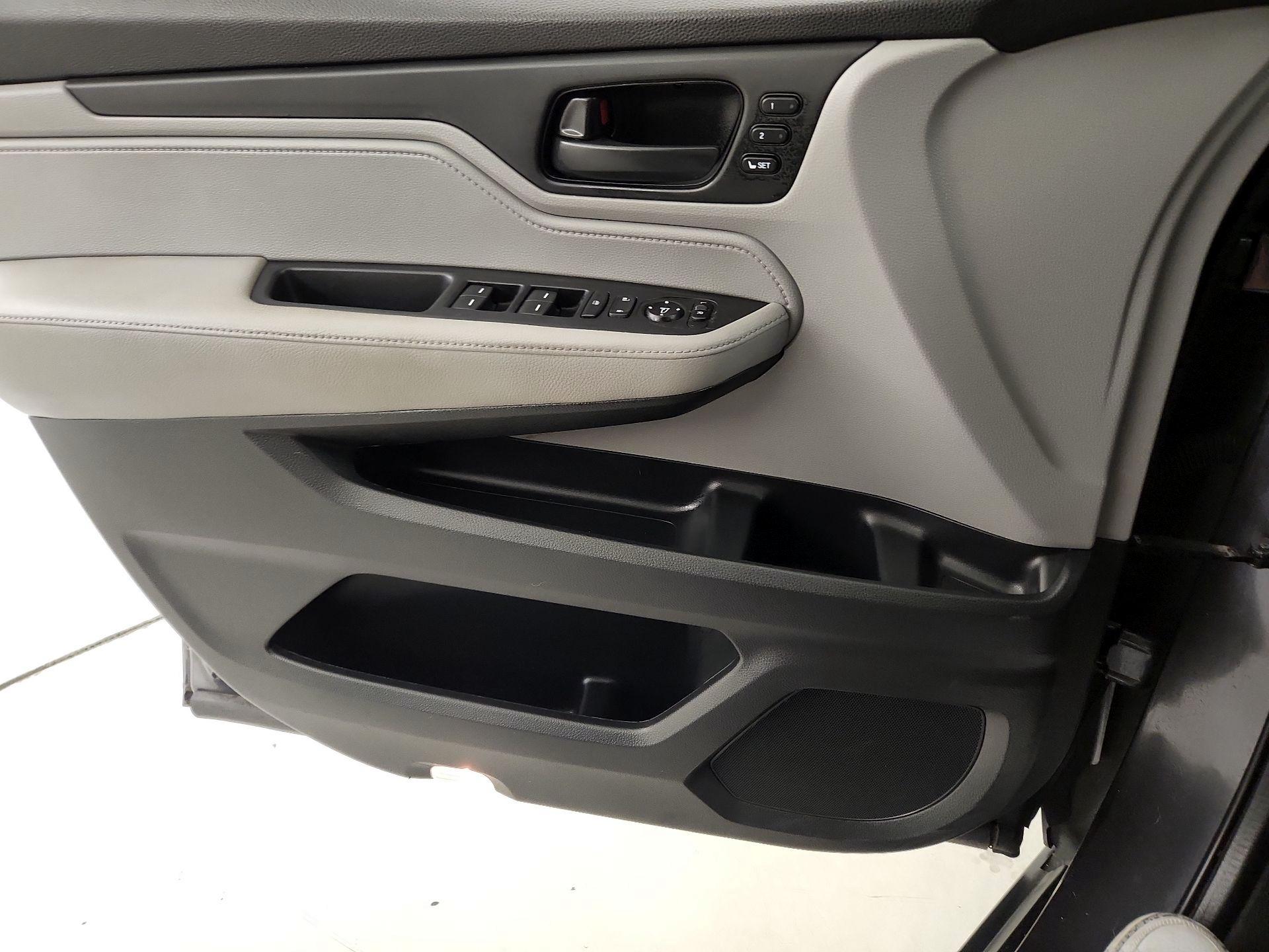 Thumbnail: 2018 Honda Odyssey - 12