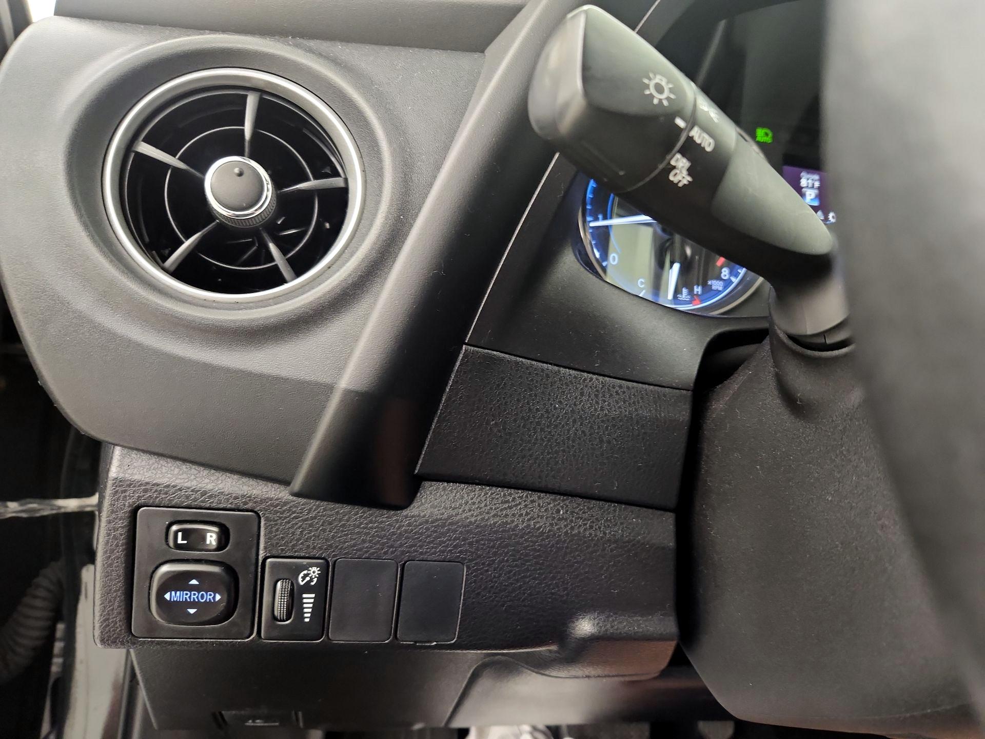 Thumbnail: 2018 Toyota Corolla - 13