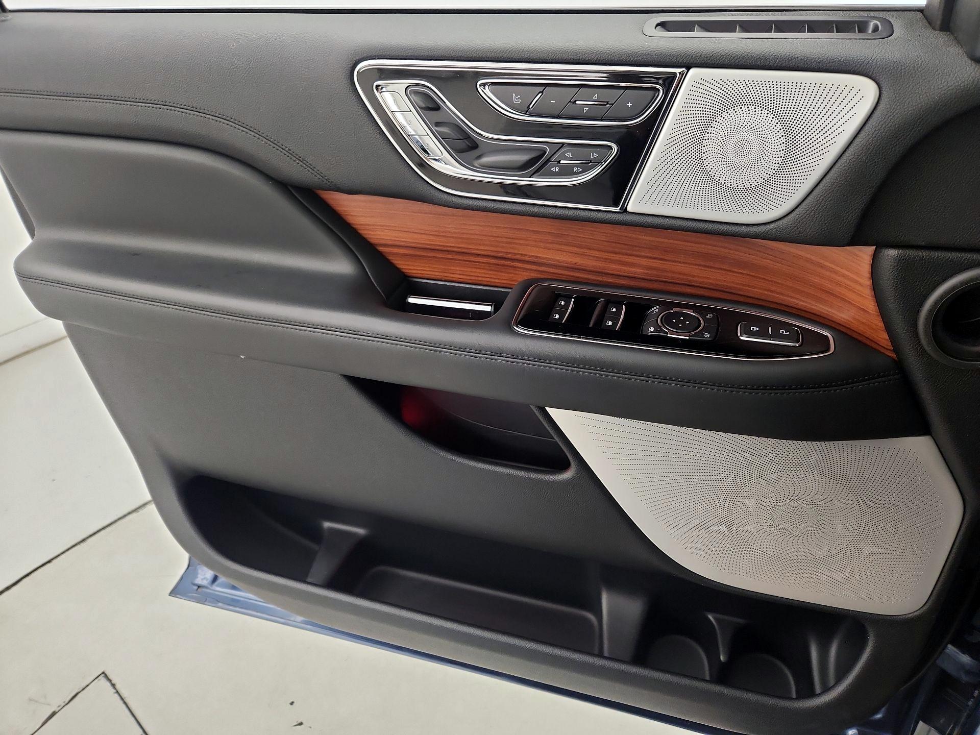 Thumbnail: 2019 Lincoln Navigator L - 12