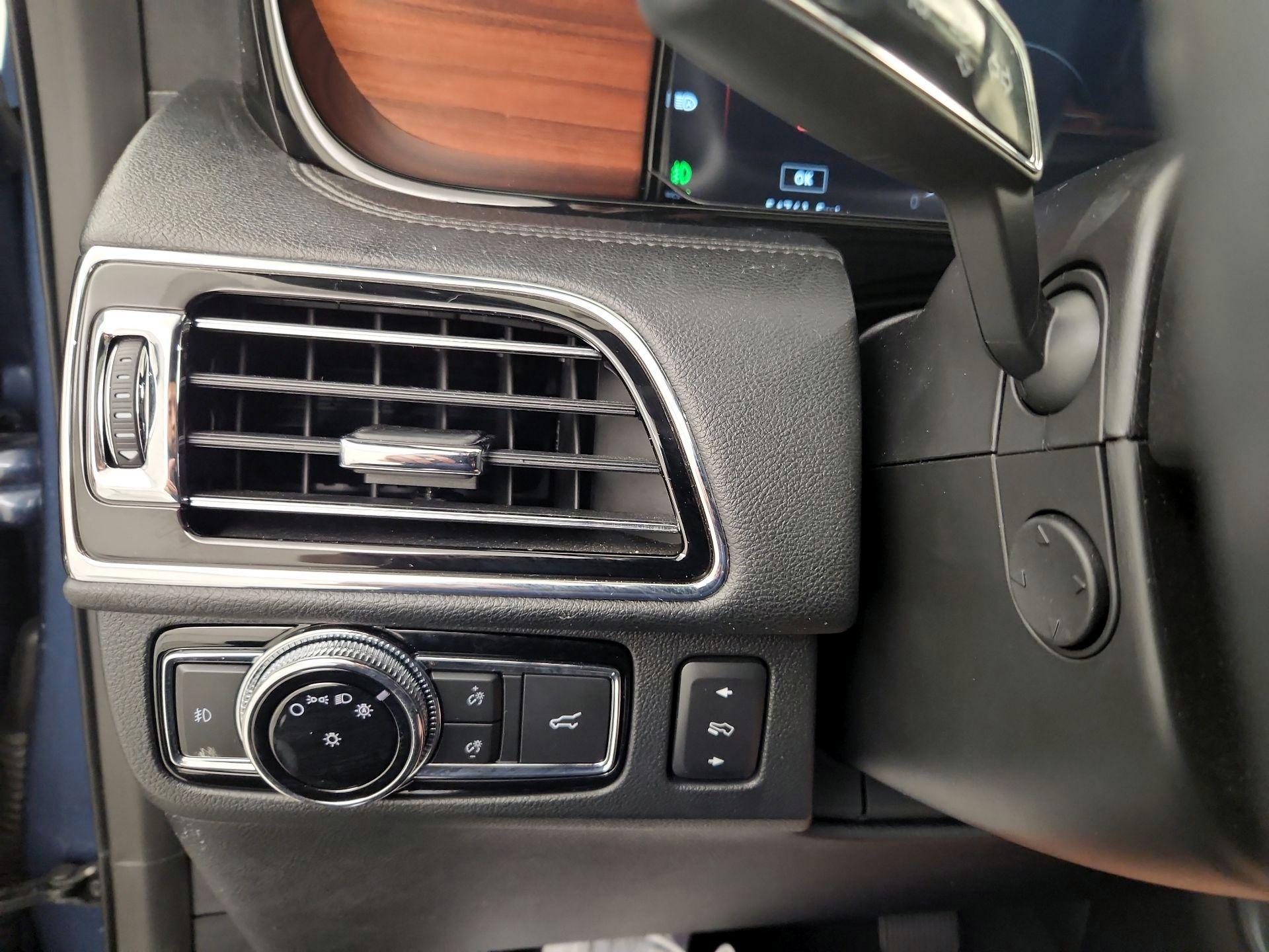Thumbnail: 2019 Lincoln Navigator L - 13
