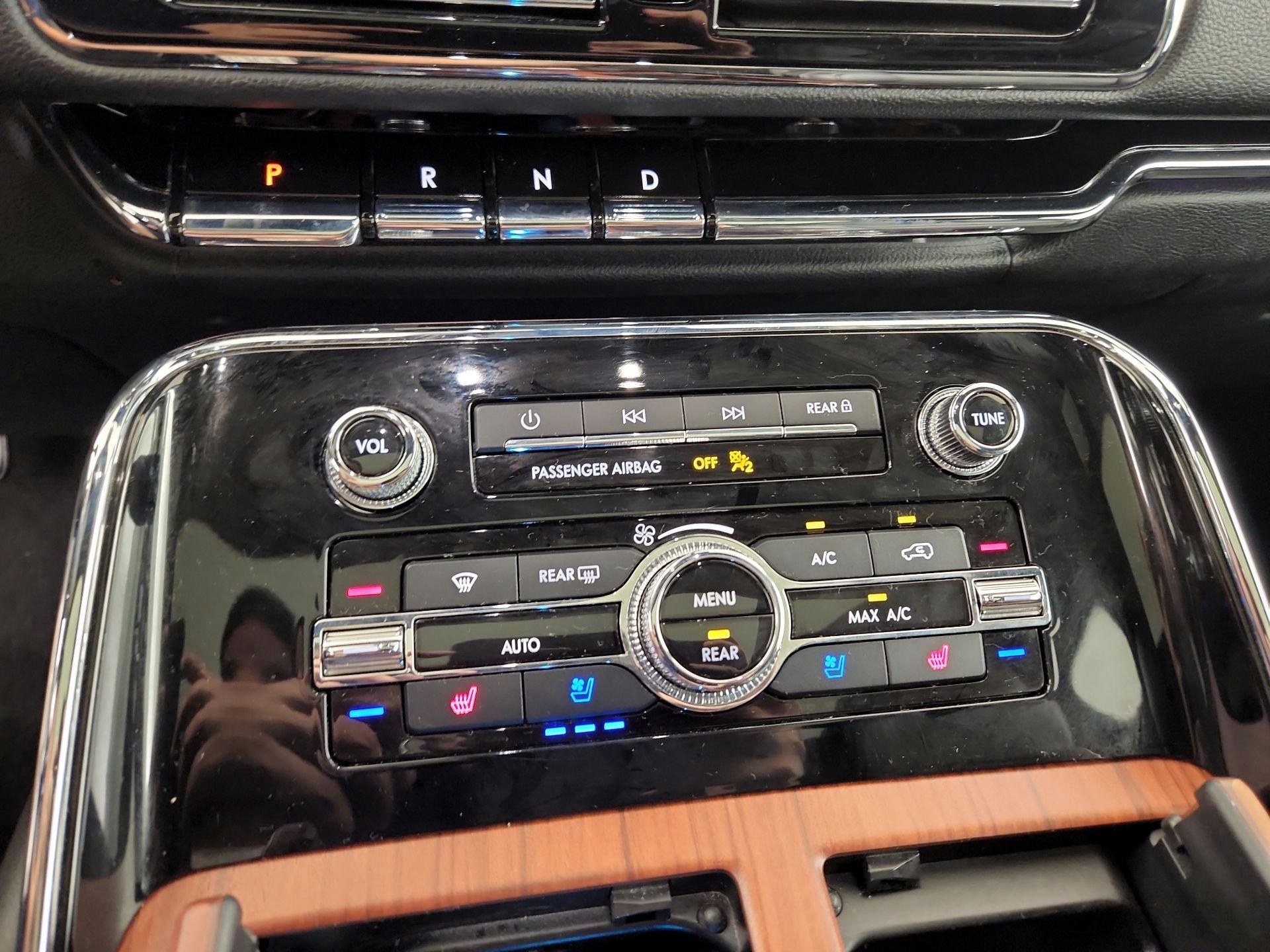 Thumbnail: 2019 Lincoln Navigator L - 17