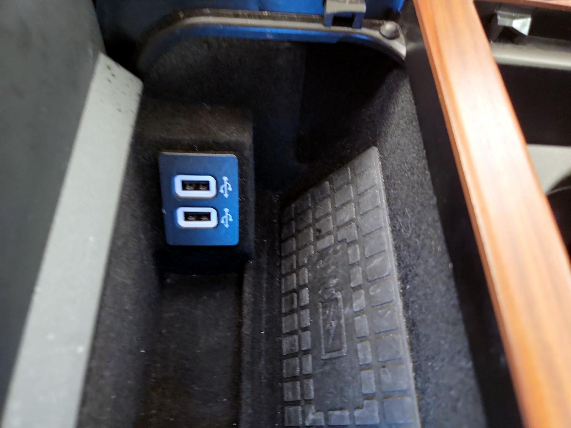 Thumbnail: 2019 Lincoln Navigator L - 19